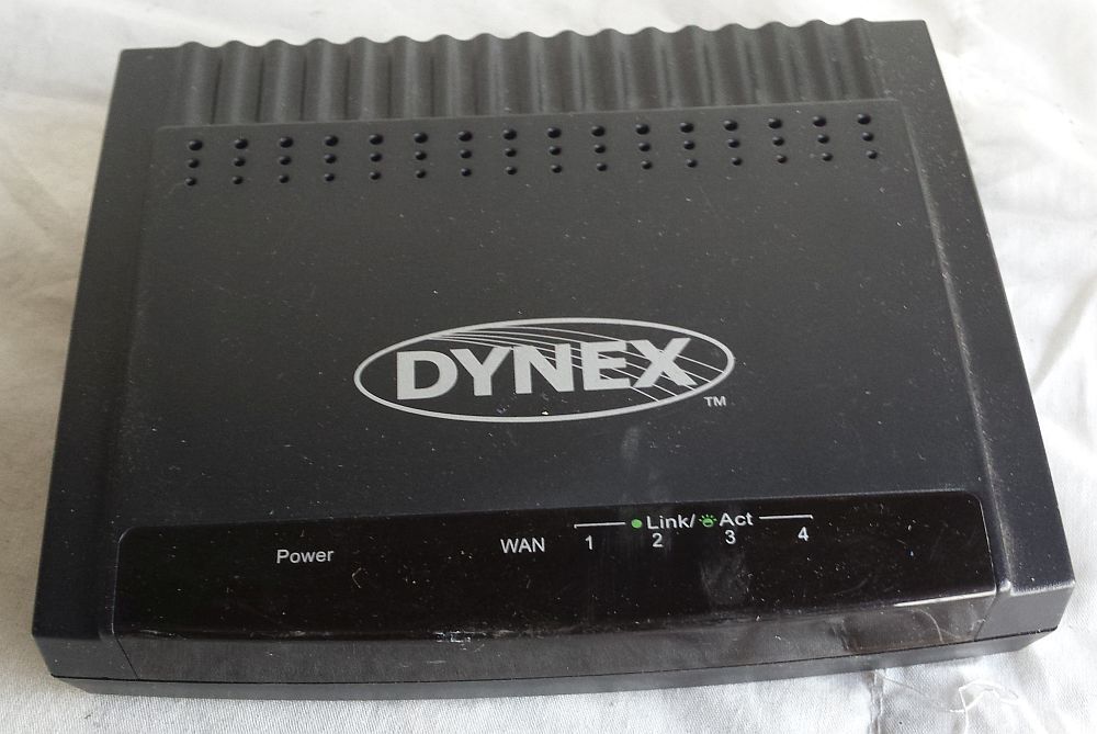 Dynex 4 Port Network Ethernet Broadband Router 10/100 MBPS DX-E401 Used