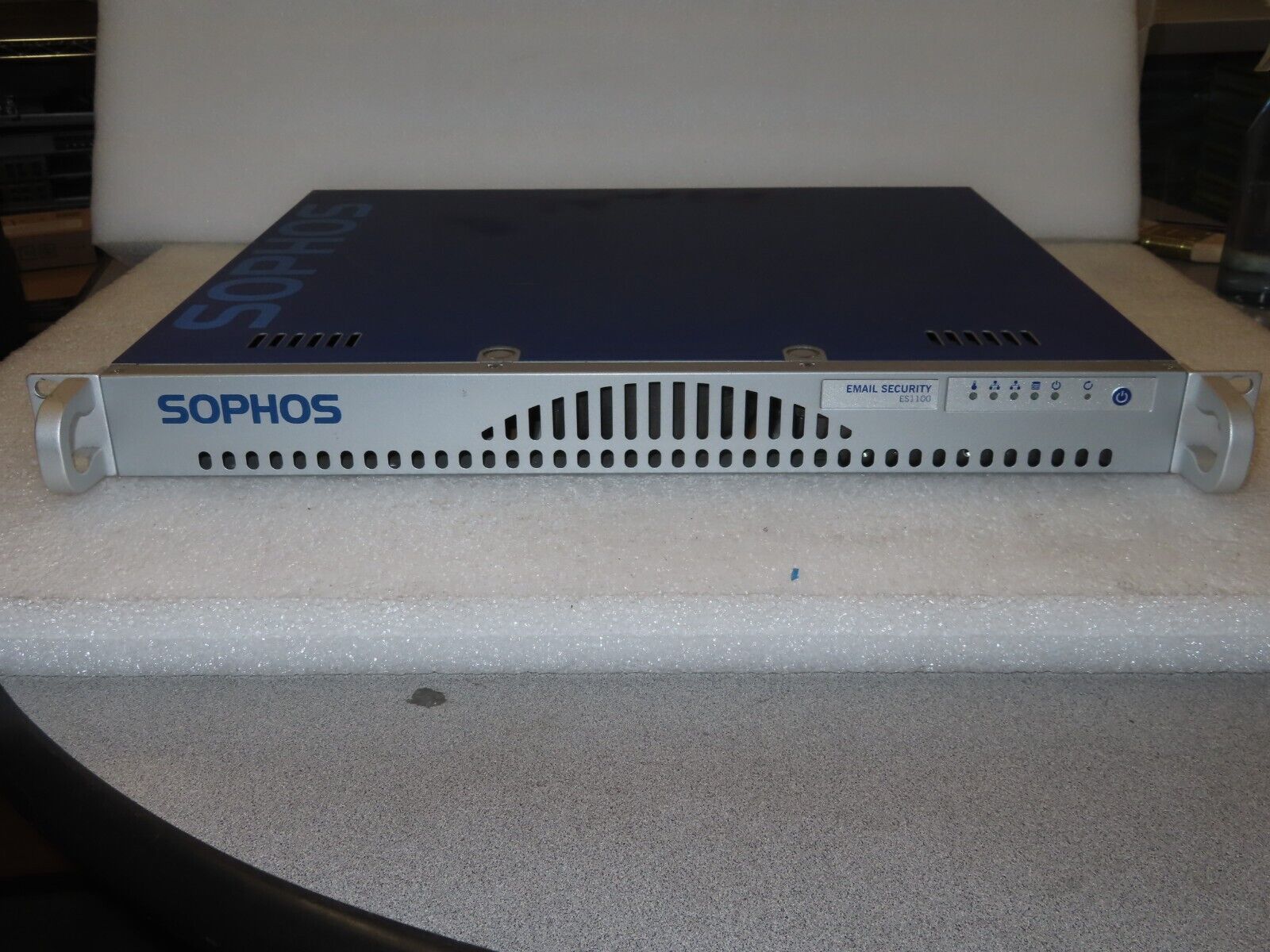 Sophos ES1100 - Email Security Appliance