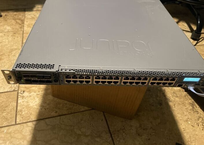 Juniper EX4550-32F-AFI Network Switch Dual PSU EX4550-EM-8XSFP CARD 2-10G SFP SR