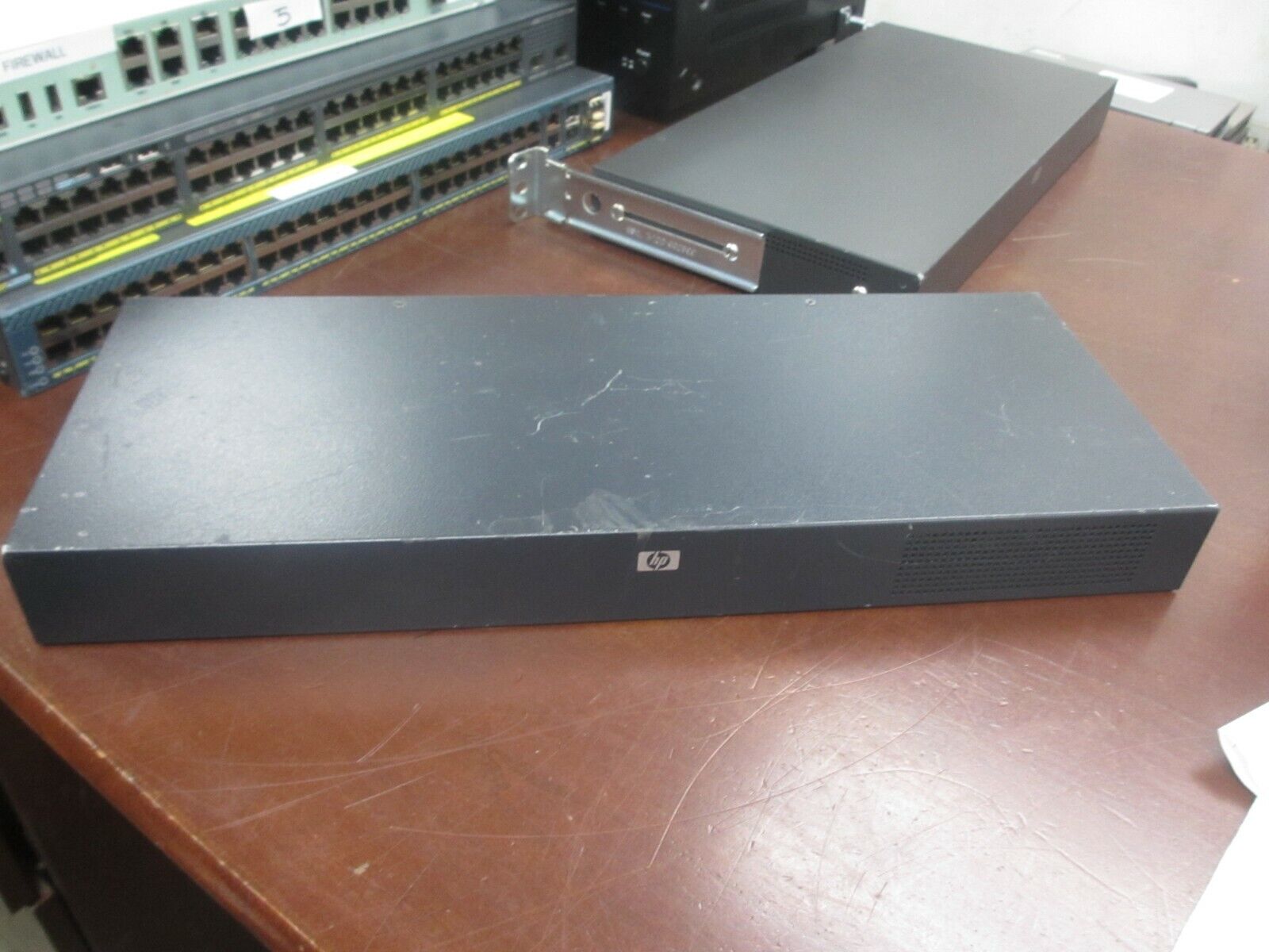 HP 16-Port KVM Server Console Switch AF617A 513736-001 517691-001