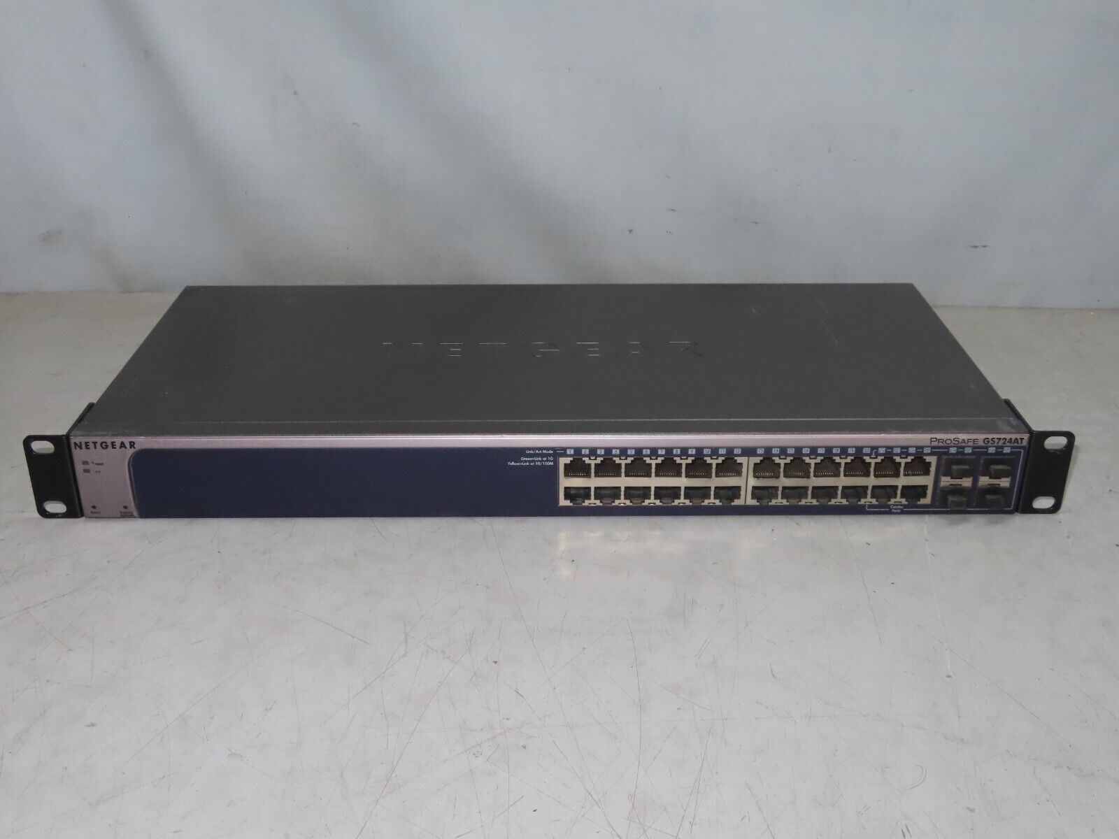 Netgear GS724AT ProSafe 24-Ports 10/100/1000Mbps w/ rack kits & power cord