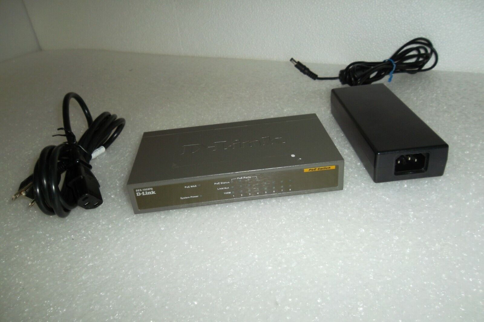 D-Link DES-1008PA 8-Port Desktop Switch w/PoE Ports 10/100 Mbps RJ-45 DES1008PA
