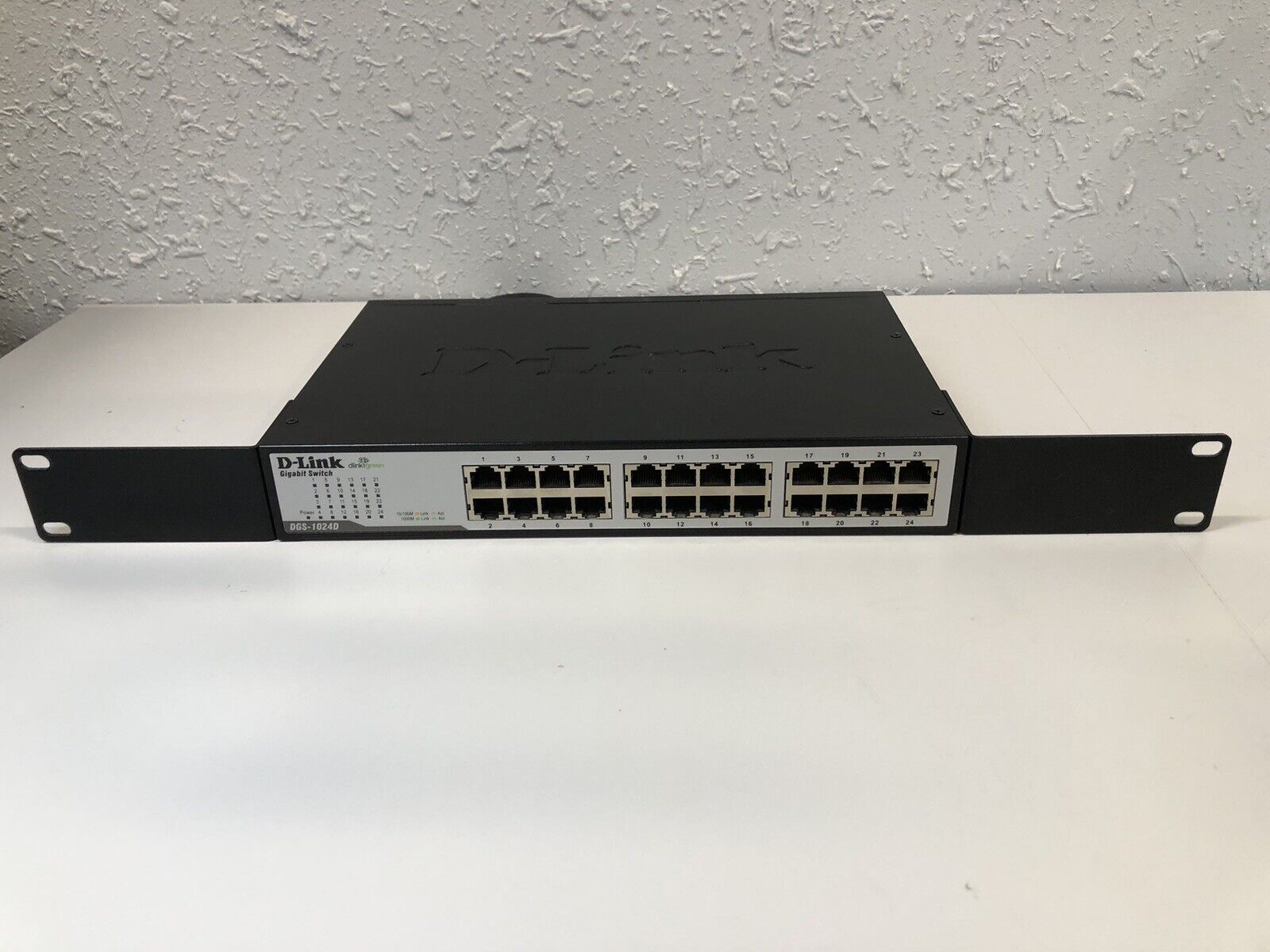 D-Link DGS-1024D | 24-Port Switch | Tested and Working w/ Server Rack Ears