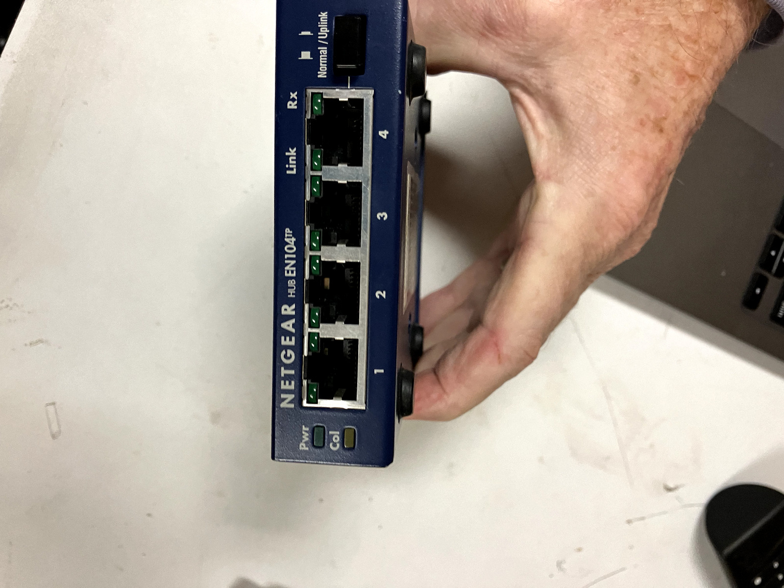 NETGEAR 4 Port 10BASE-T Ethernet Hub EN 104TP - No Power Adapter - 7.5V 1A