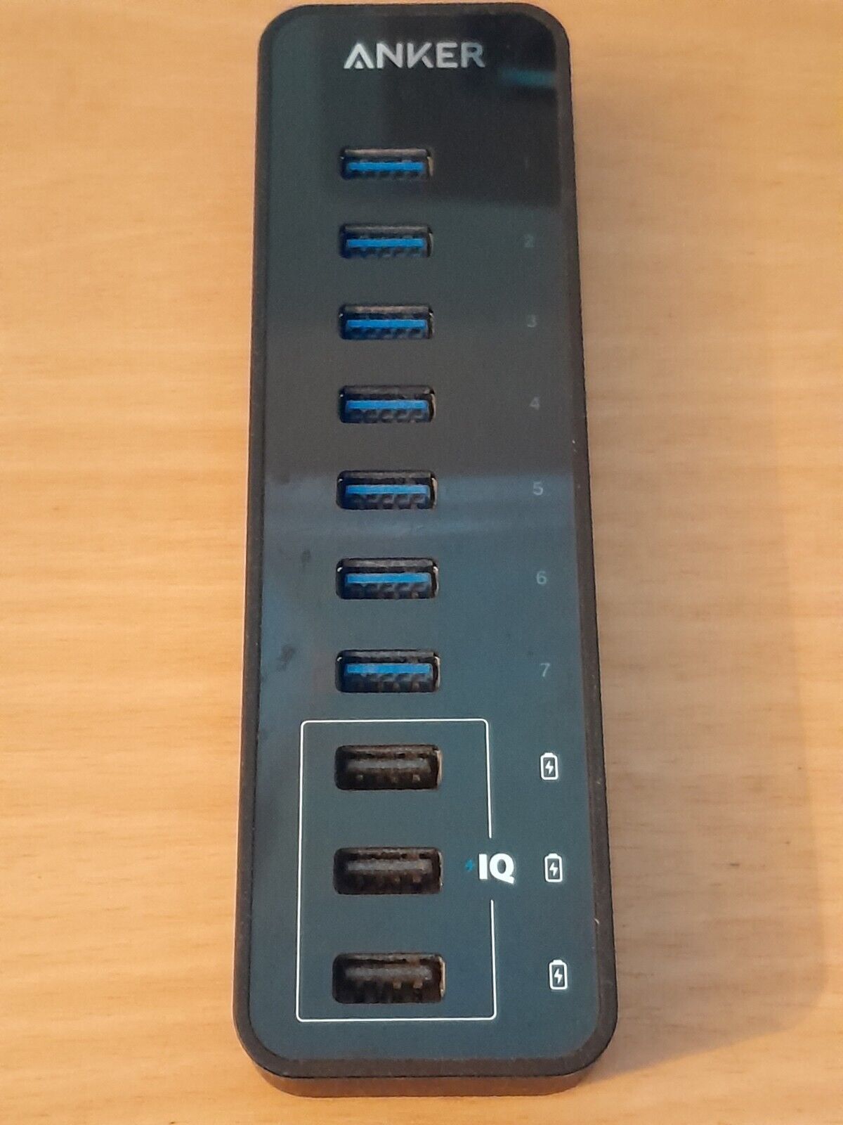 Anker 10 Port Data Hub with 7 USB 3.0 Ports and 3 PowerIQ Charging Ports 
