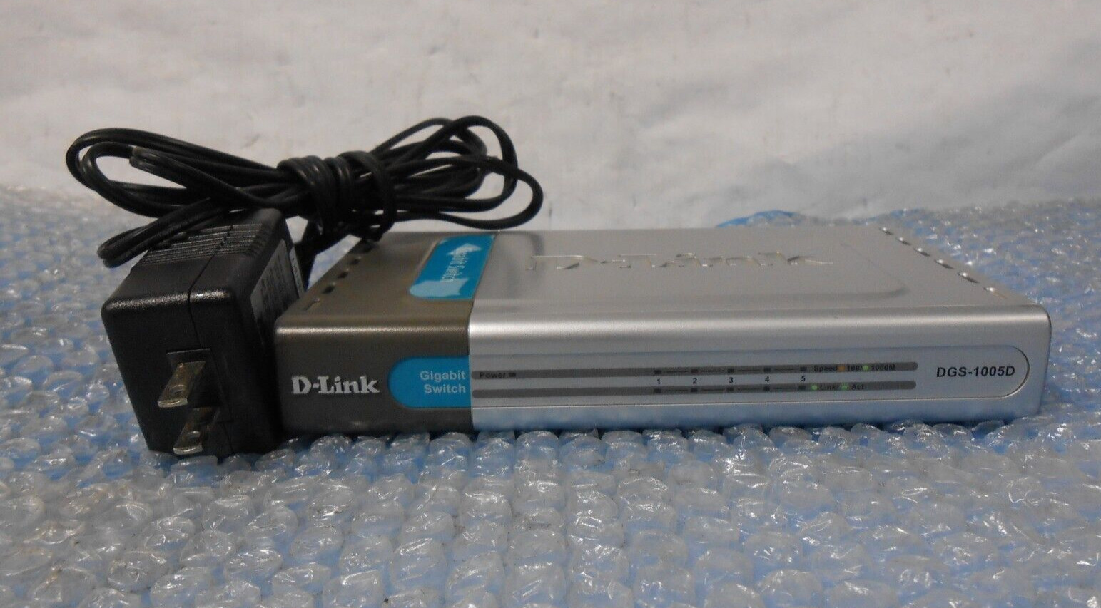 D-Link 5-Port Gigabit Ethernet Port Network Desktop Switch DGS-1005D w/ Adapter
