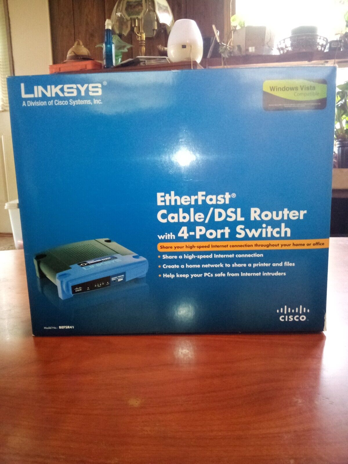 Linksys EtherFast Cable/DSL Router with 4-Port 10/100 Switch. Model  BEFSR41.