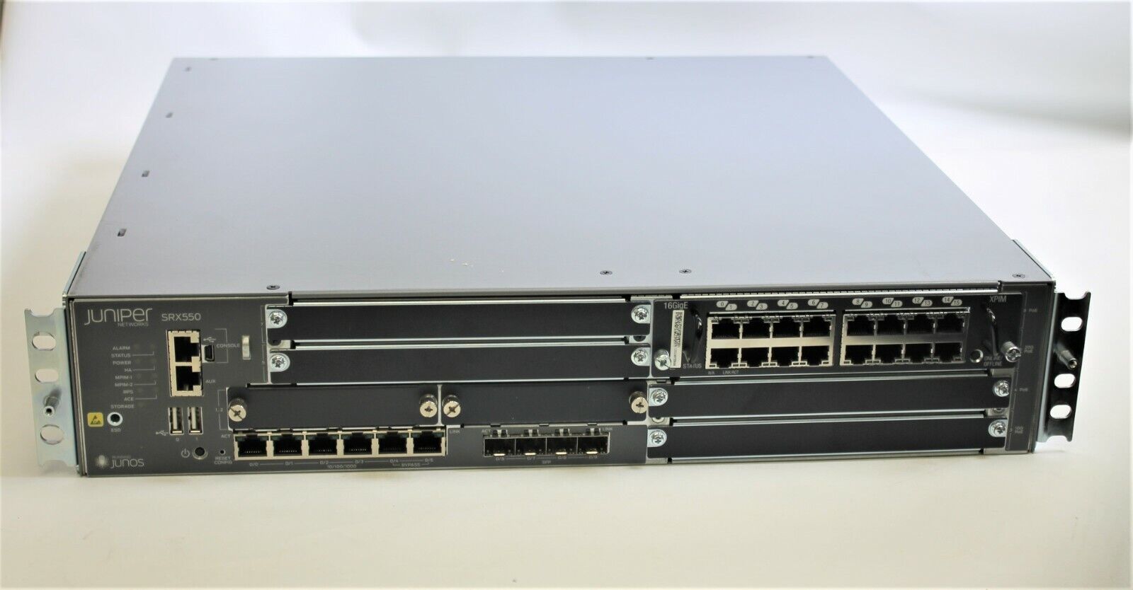 Juniper SRX550 Services Gateway Firewall SRX550-645AP W/ SRX-GP-16GE + Dual PSU