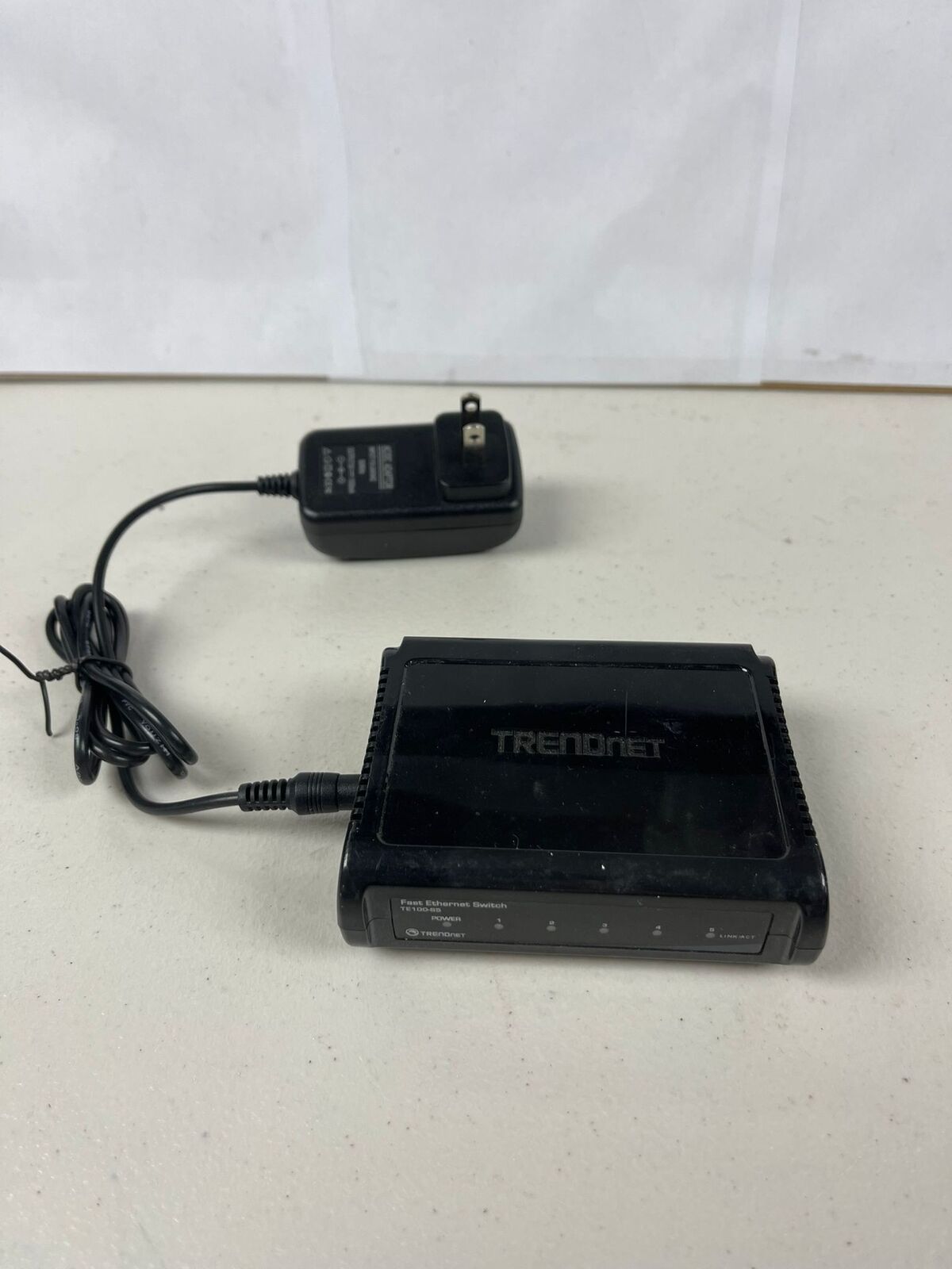 Trendnet TE100-S5 5-Port Ethernet Switch Power LED With adapter