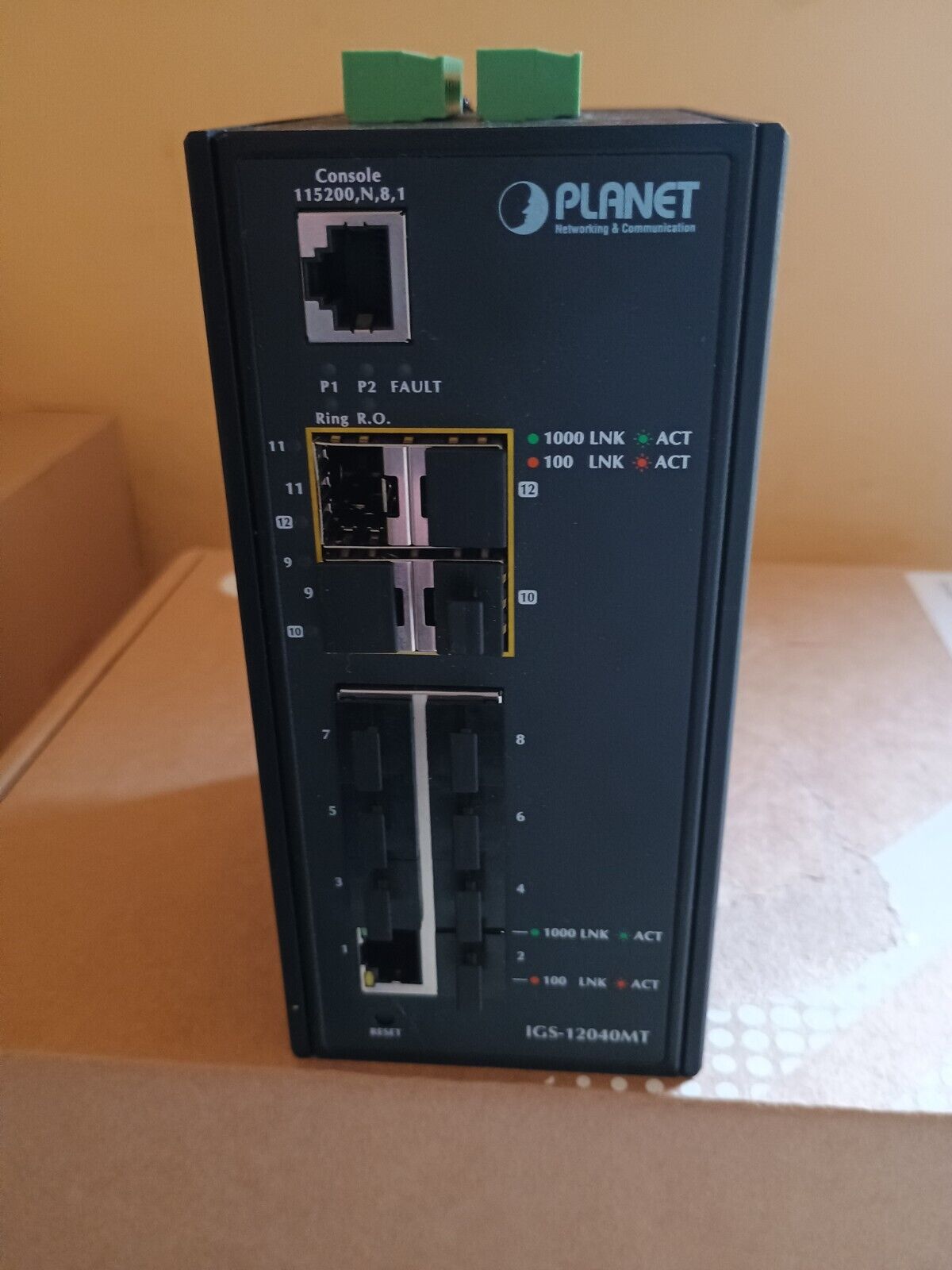 Planet IGS-1204MT Industrial Network Switch