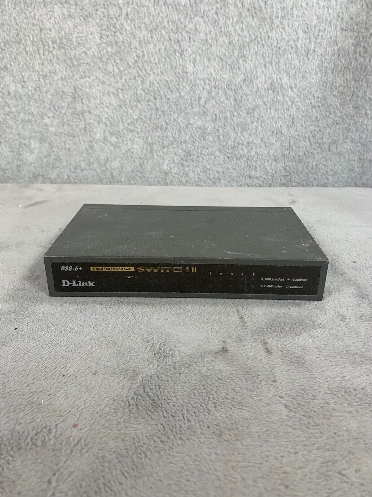 D-Link 8 Port 10/100M Metal Desktop Switch DSS-8+ No power cable