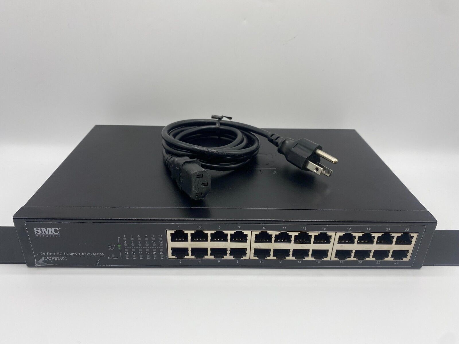 SMC Networks EZ Switch SMCFS2401 Ethernet Switch 24 Ports 2 Layer Supported