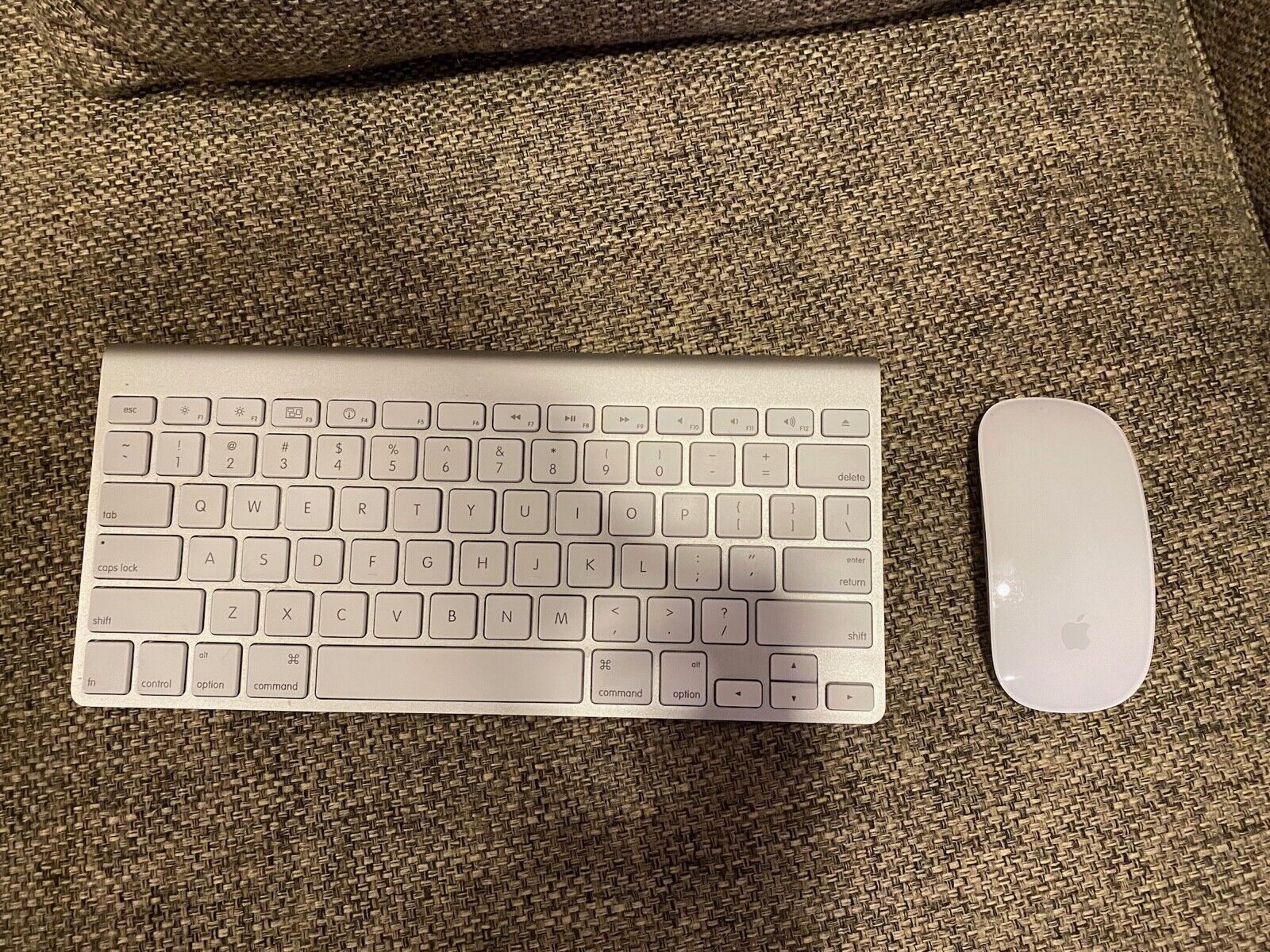 Apple Bluetooth Wireless Magic Keyboard A1314 and Magic Mouse A1296 Bundle