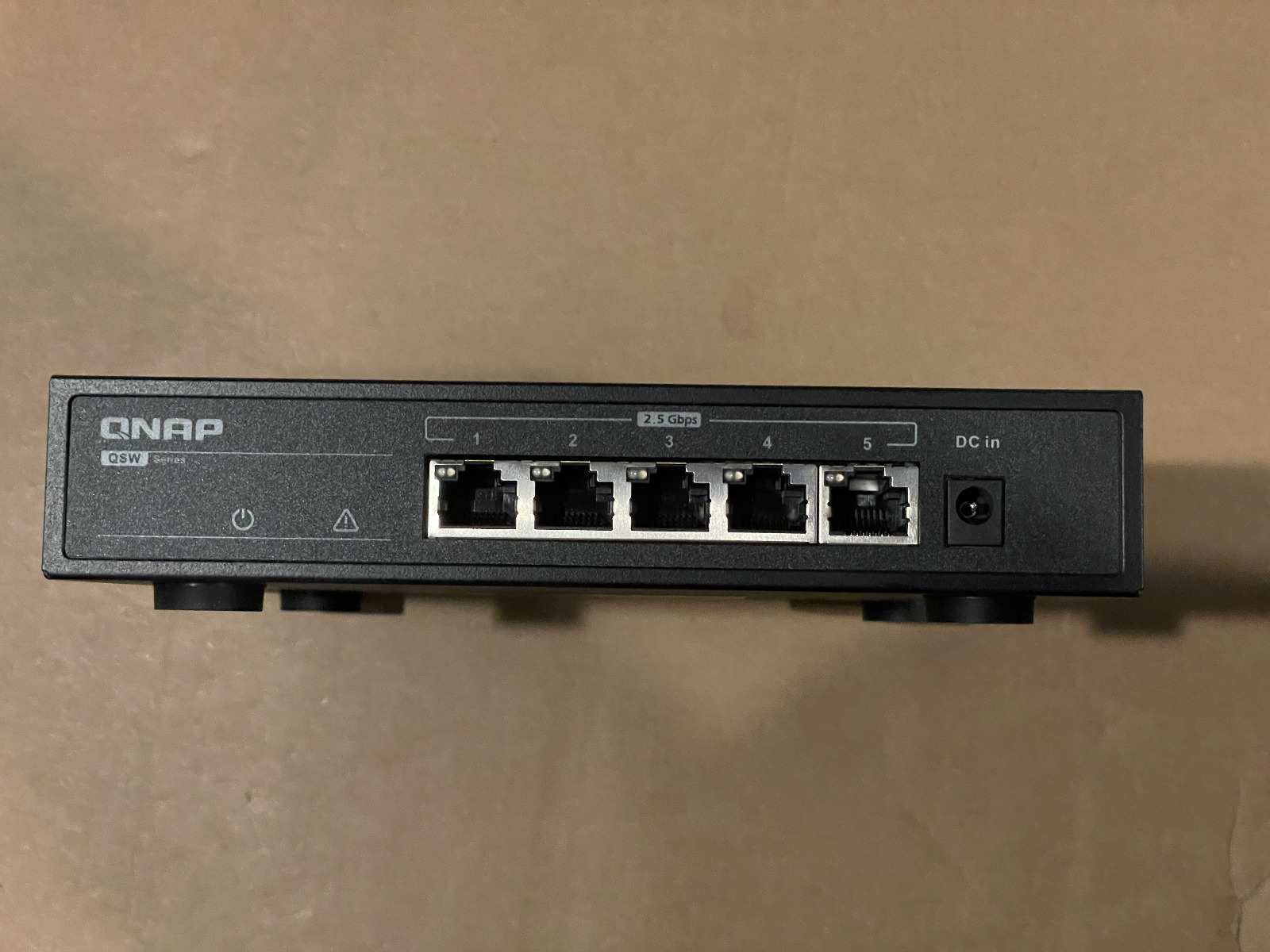 QNAP QSW-1105-5T 5-Port Unmanaged 2.5GbE Switch Broadcom BCM53161 Chipset (T5)