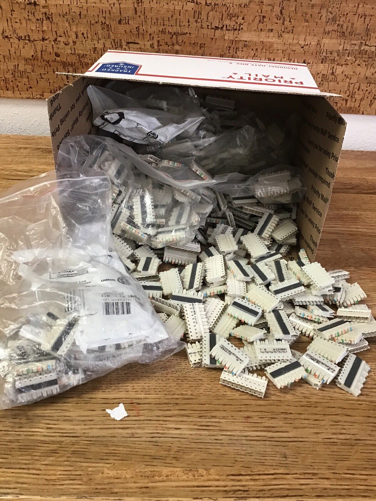 Lot Of 1000 ? - 110 Clips for AT&T Lucent Avaya,Commscope ,ect Connector Blocks