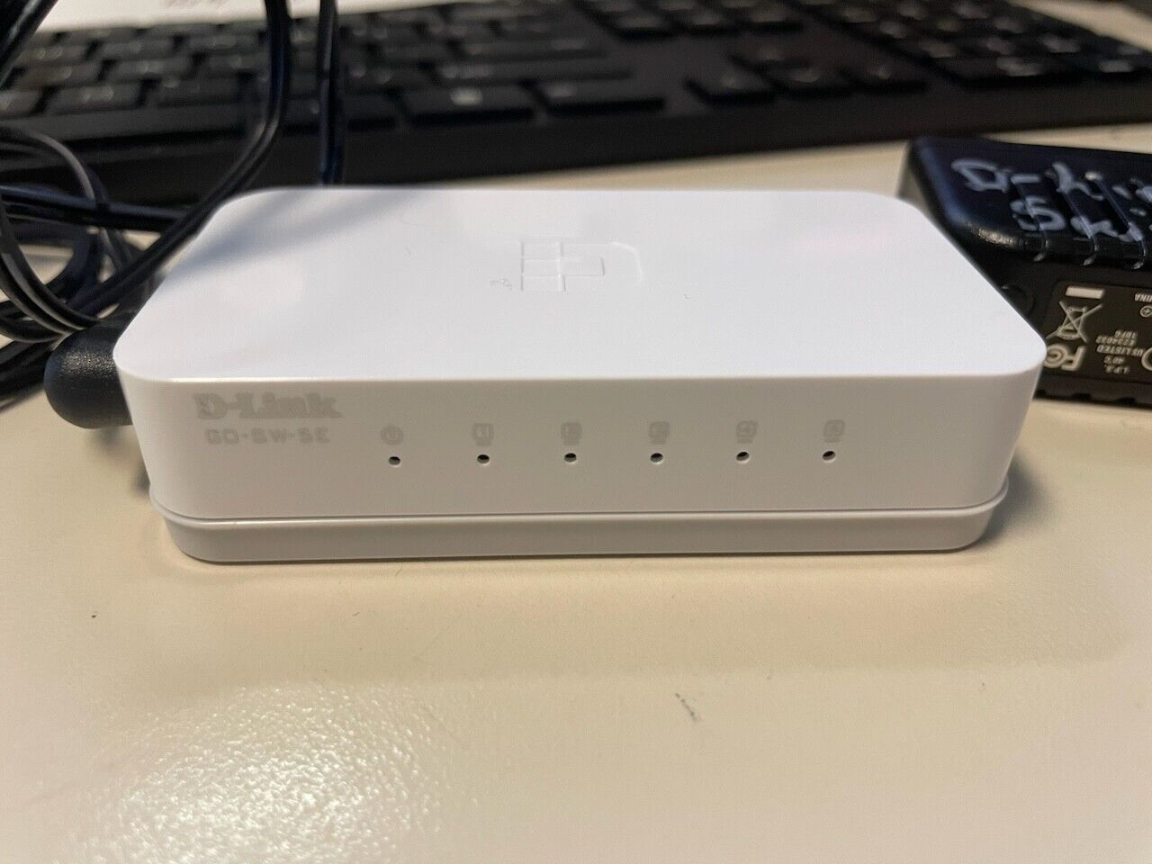 D-Link  (GO-SW-5E) Network Device