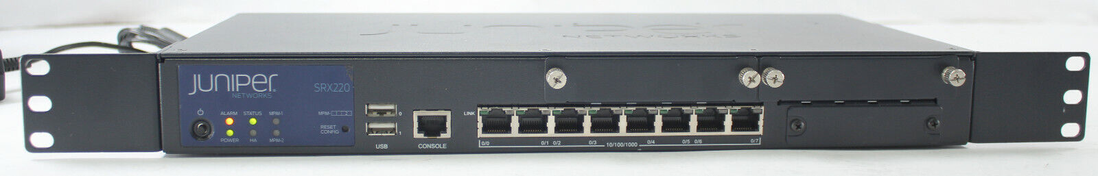 SRX220H2 Juniper SRX220 Services Gateway, 8 Ethernet Ports, 1 Expansion Port