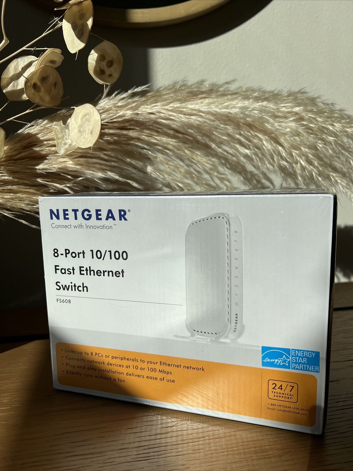 New Sealed NETGEAR ProSafe FS608 10/100 8-port Fast Ethernet Switch