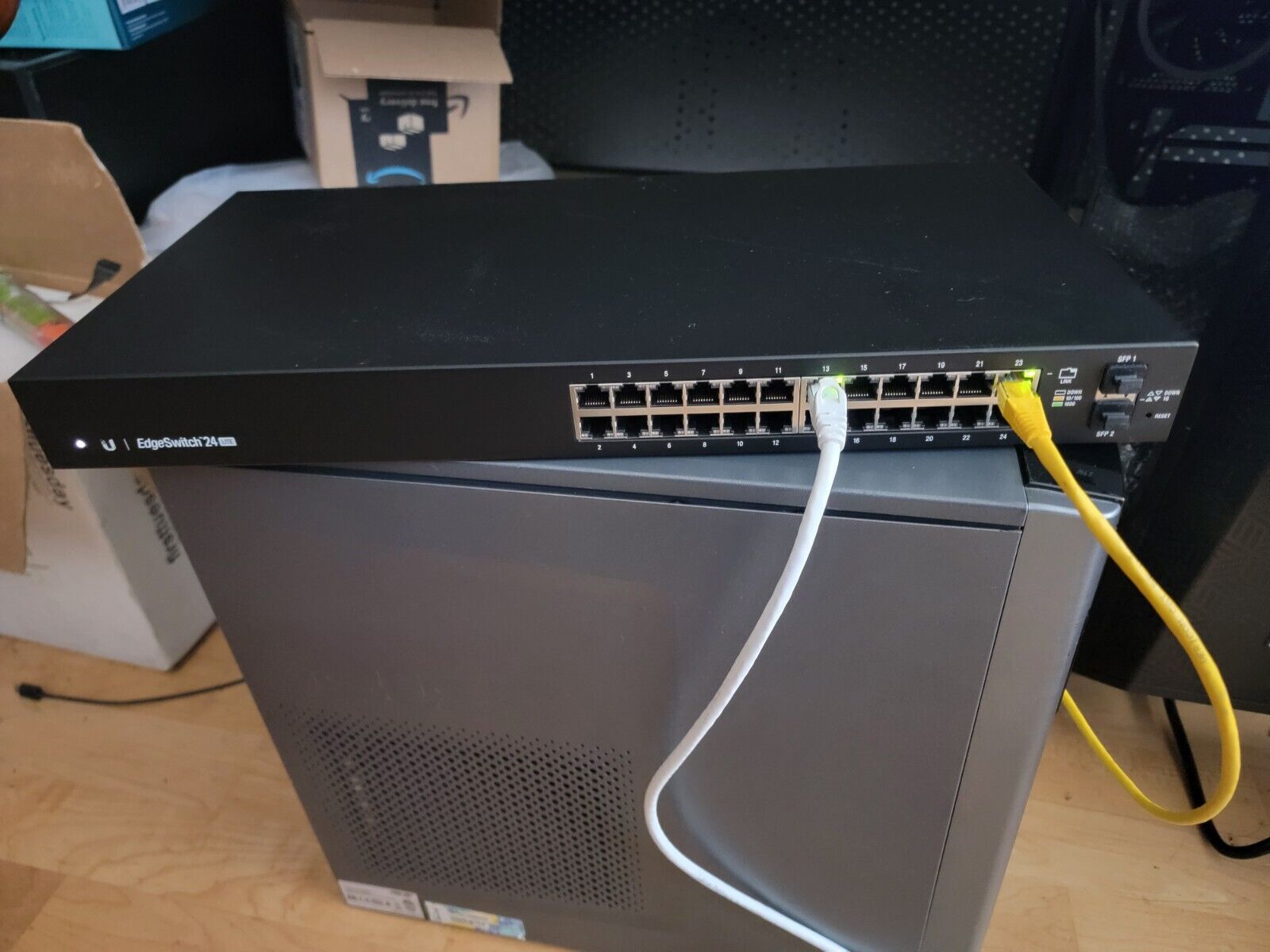 Ubiquiti Networks ES-24-LITE 24 Port Rack Mountable Ethernet Switch