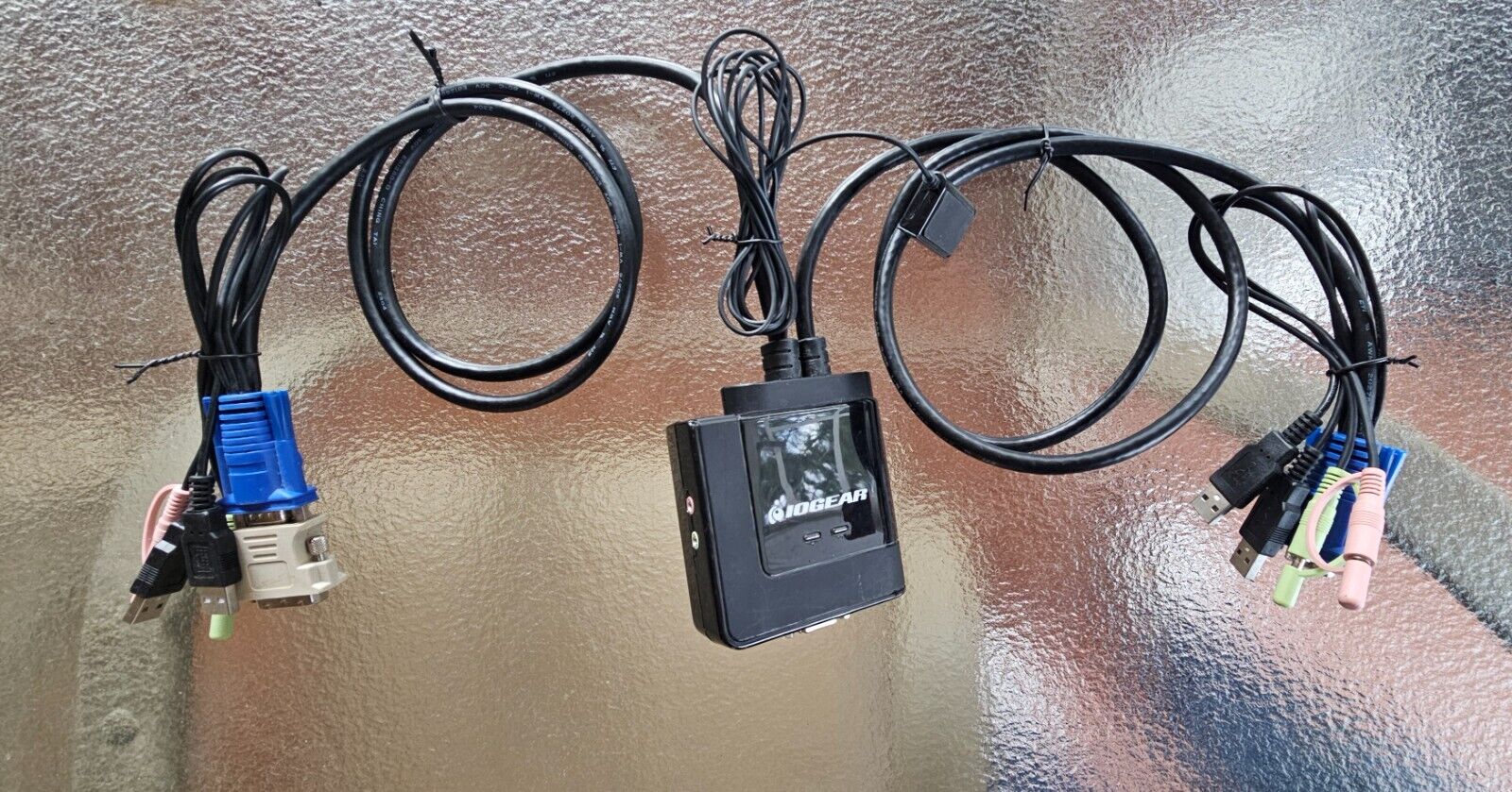 IOGEAR 2 Port USB Cable KVM Switch w/ Audio & Microphone Support Model GCS72U