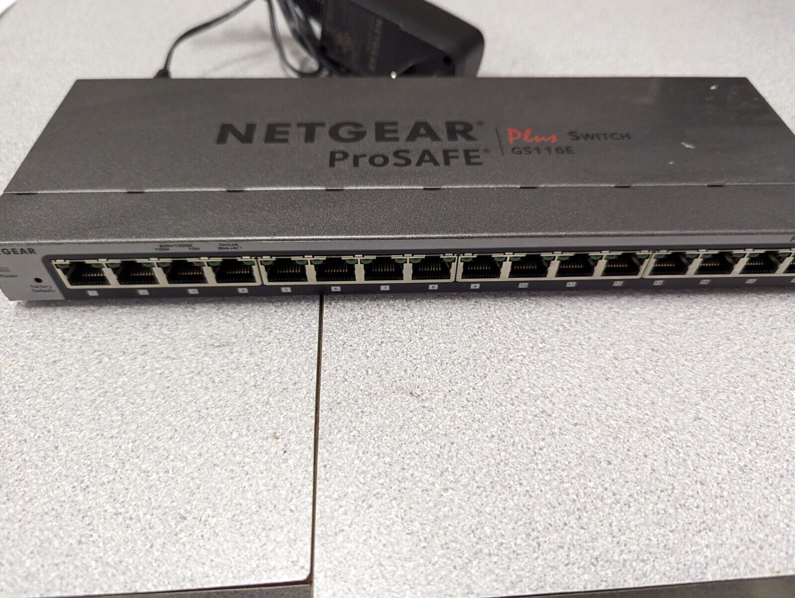 NETGEAR ProSafe Plus 16-Port Gigabit Ethernet Managed Switch GS116Ev2 W/ Adapter
