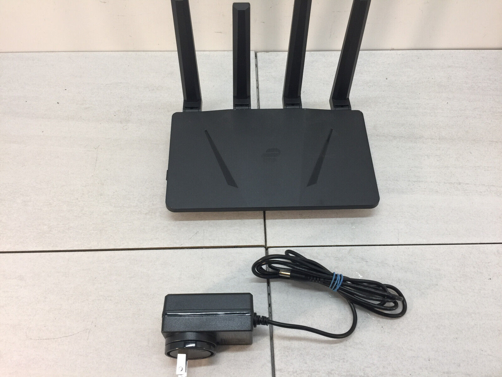 ExpressVPN Aircove-AX1800 Wi-Fi 6 VPN Router Dual-Band