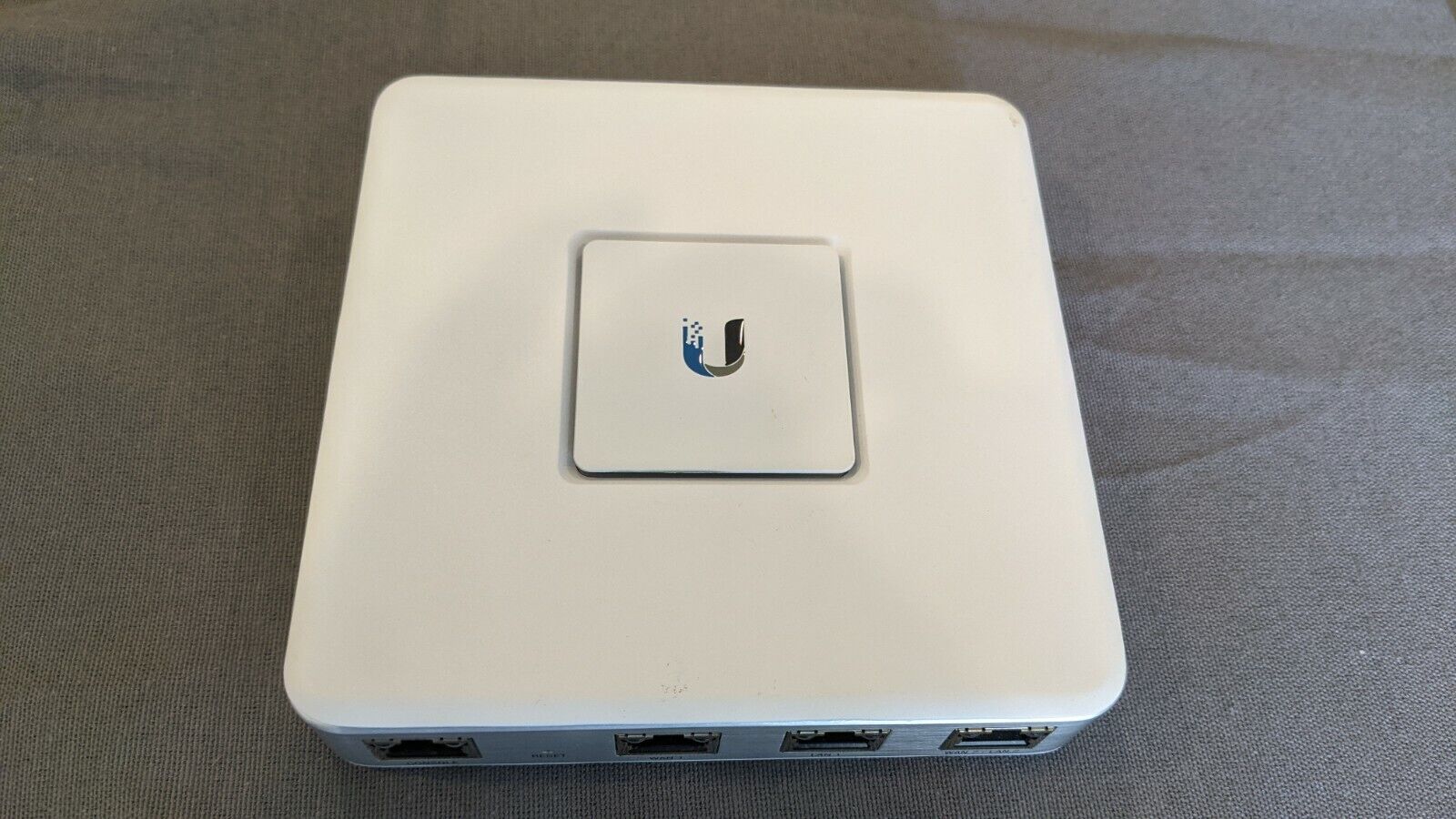 Ubiquiti Networks USG Unifi 1000Mbps Security Gateway