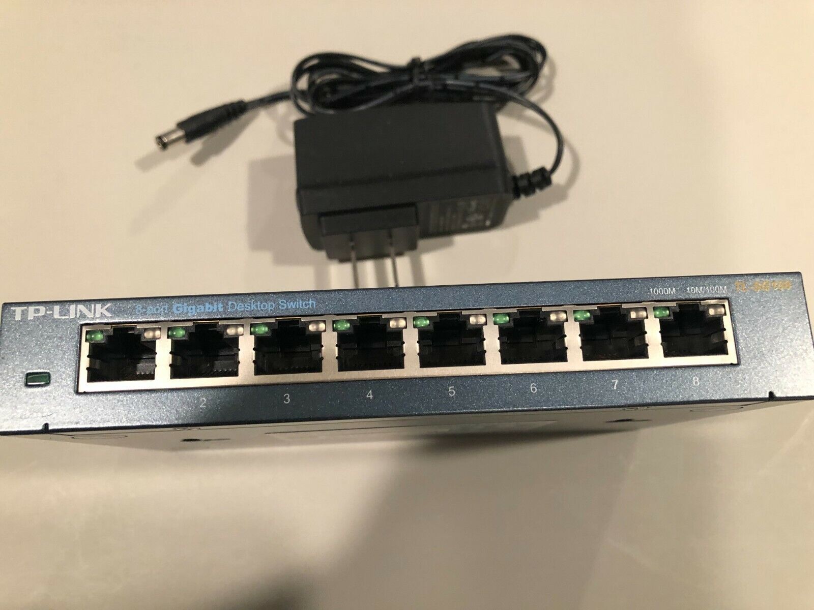 TP-LINK TL-SG108 8-Port Switch 10/100/1000Mbps Switch - works great