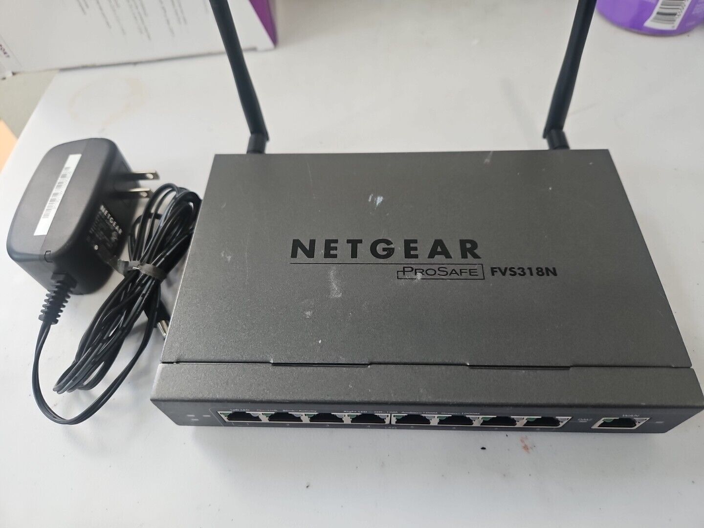 NETGEAR ProSAFE FVS318N 8-Port Wireless-N VPN Firewall + POWER CORD AND ANTENNAS