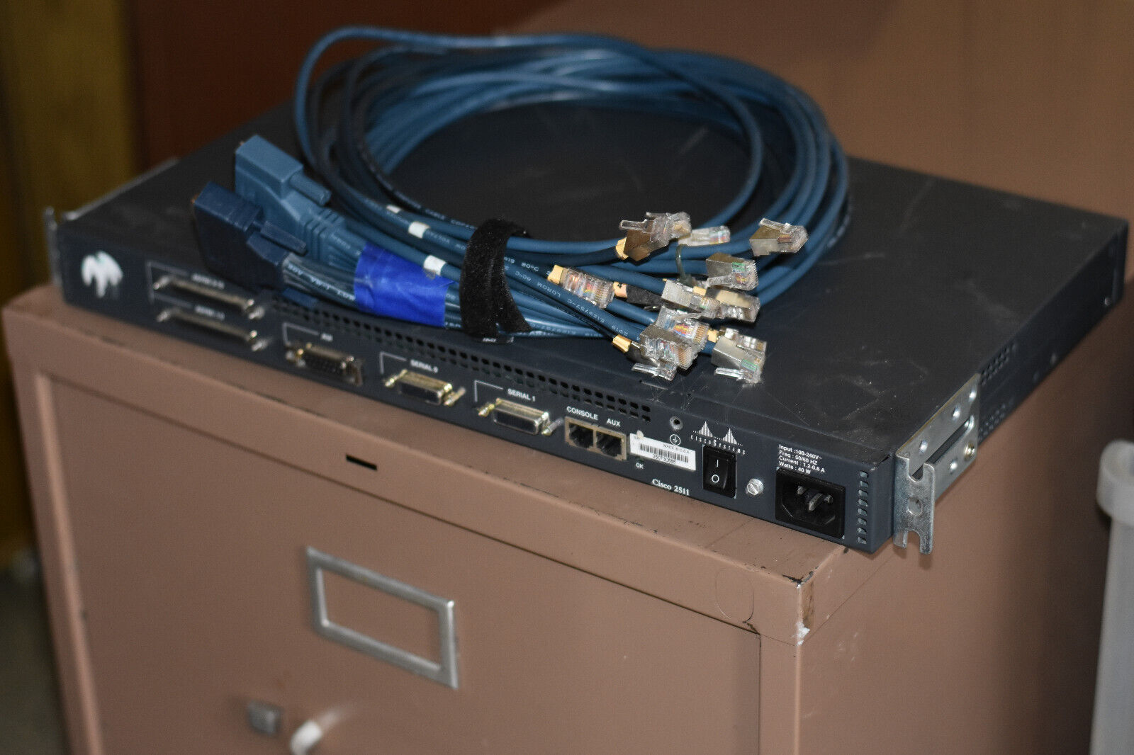 Cisco 2511 Serial Router Terminal Access Server  2xCAB-OCTAL-ASYNC RJ45  cables