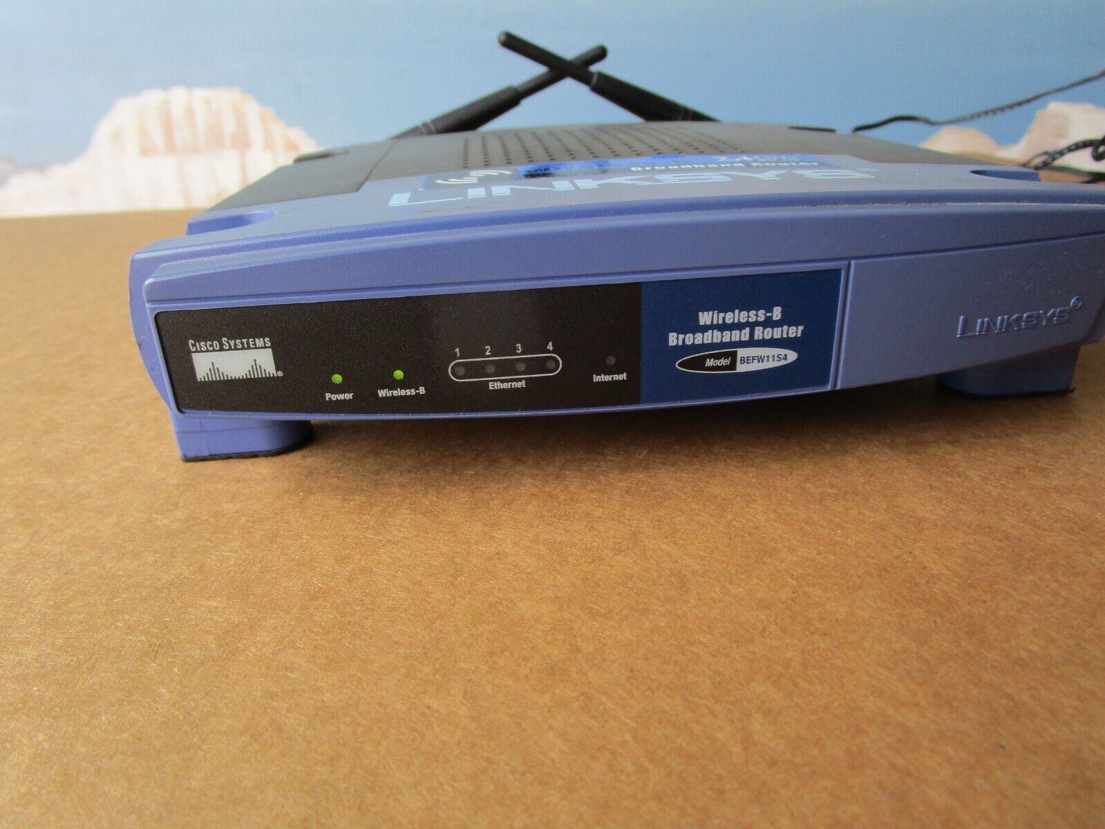 Linksys  Broadband Router 2.4GHz 4 Port-Wep Model: BEFW11S4 V.2 + Adapter