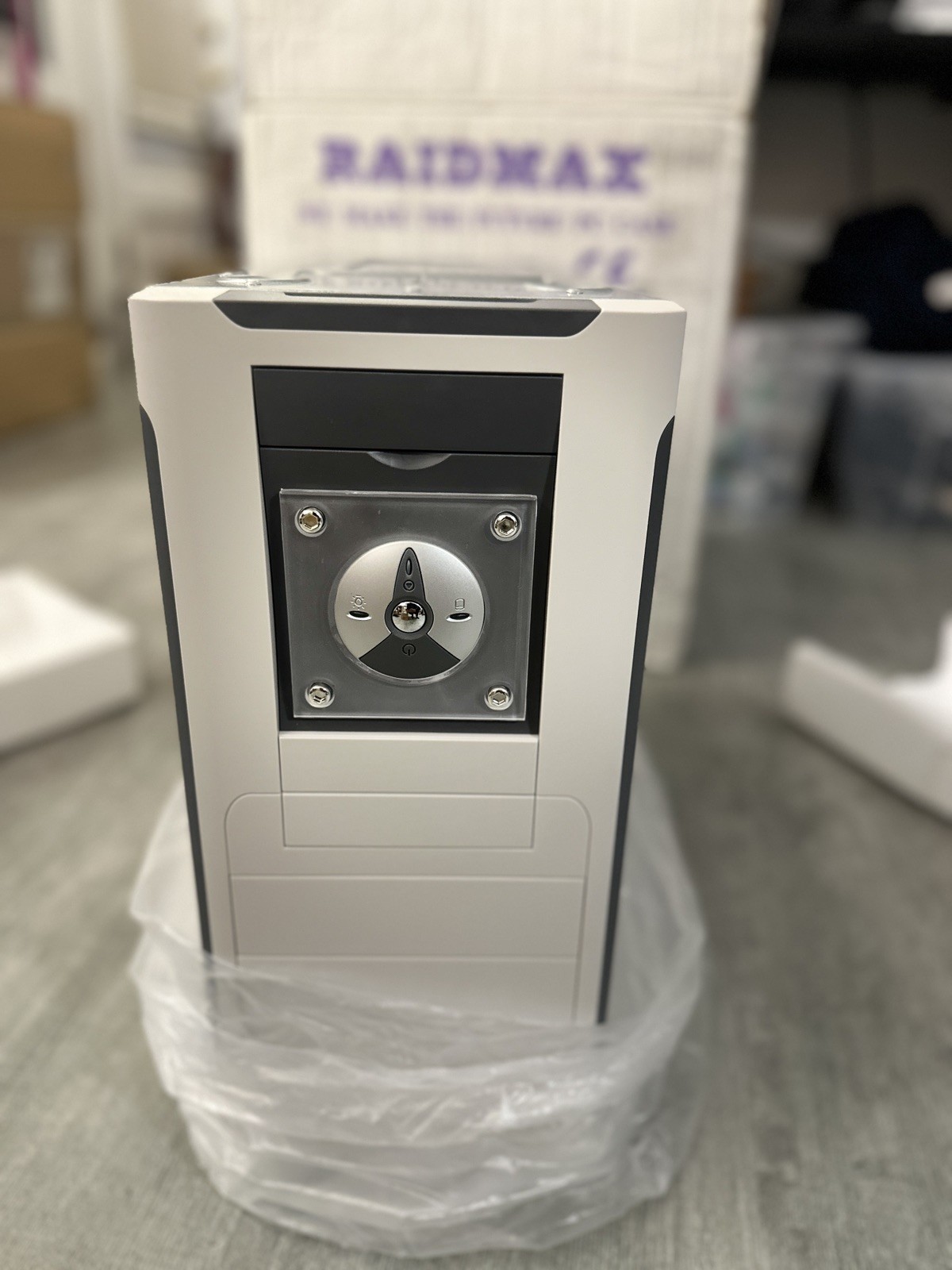 Vintage Raidmax ATX-278WU Mid Tower PC Case White Retro Sleeper Front USB NOS Vintage Raidmax ATX-278WU Mid Tower PC Case White Retro Sleeper Front USB NOS