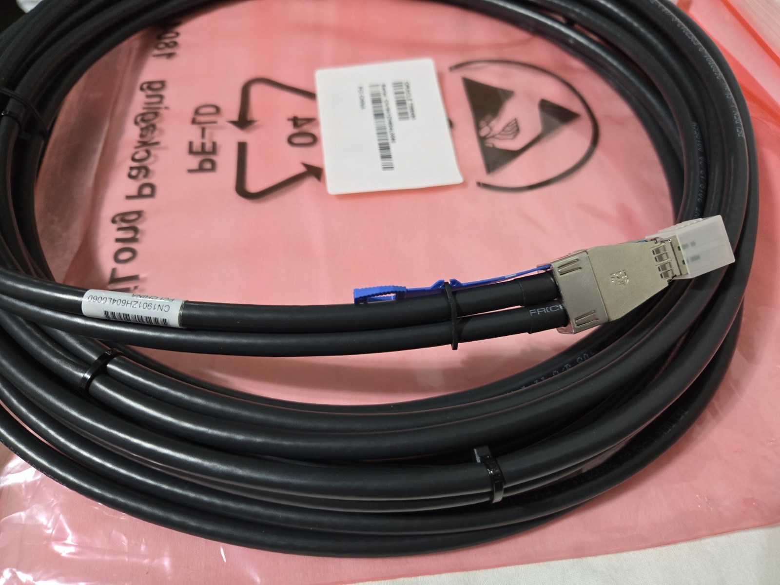 New Sun Oracle 7086490 Mini SAS3 HD Cable SFF8644 to SFF8644 Connectors 6 Meters