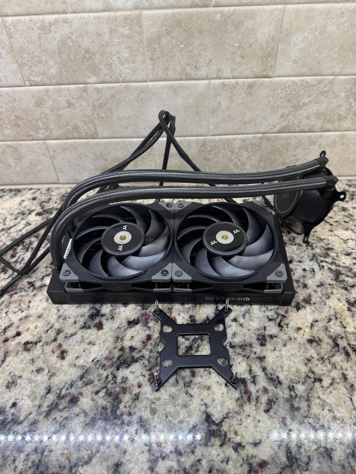 ID-Cooling FROSTFLOW(?) Nice Unit Fast Shipping ID-Cooling FROSTFLOW(?) Nice Unit Fast Shipping