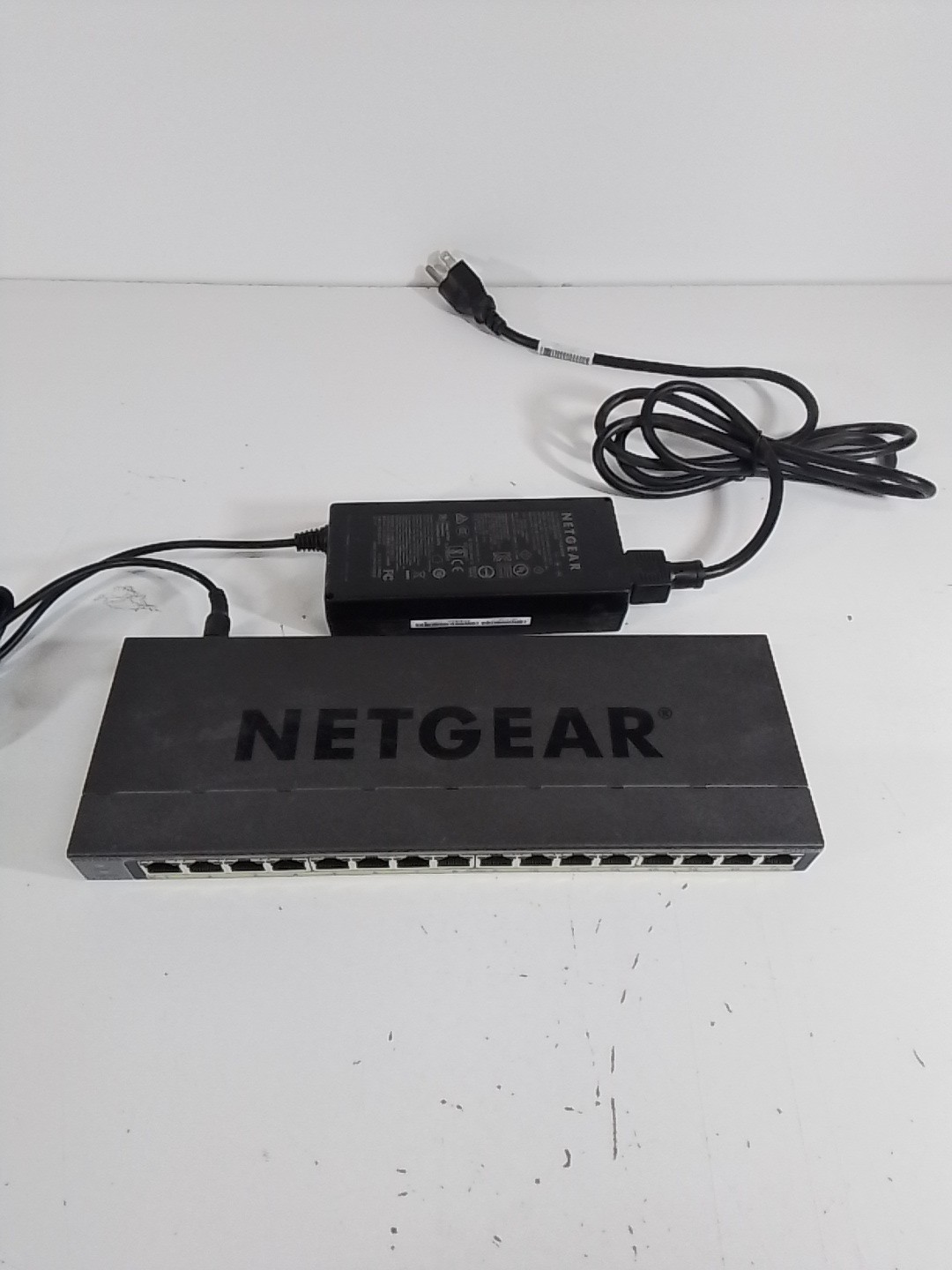 Netgear Gigabit GS116LP 16-Port PoE/PoE+ Gigabit Ethernet Unmanaged Switch