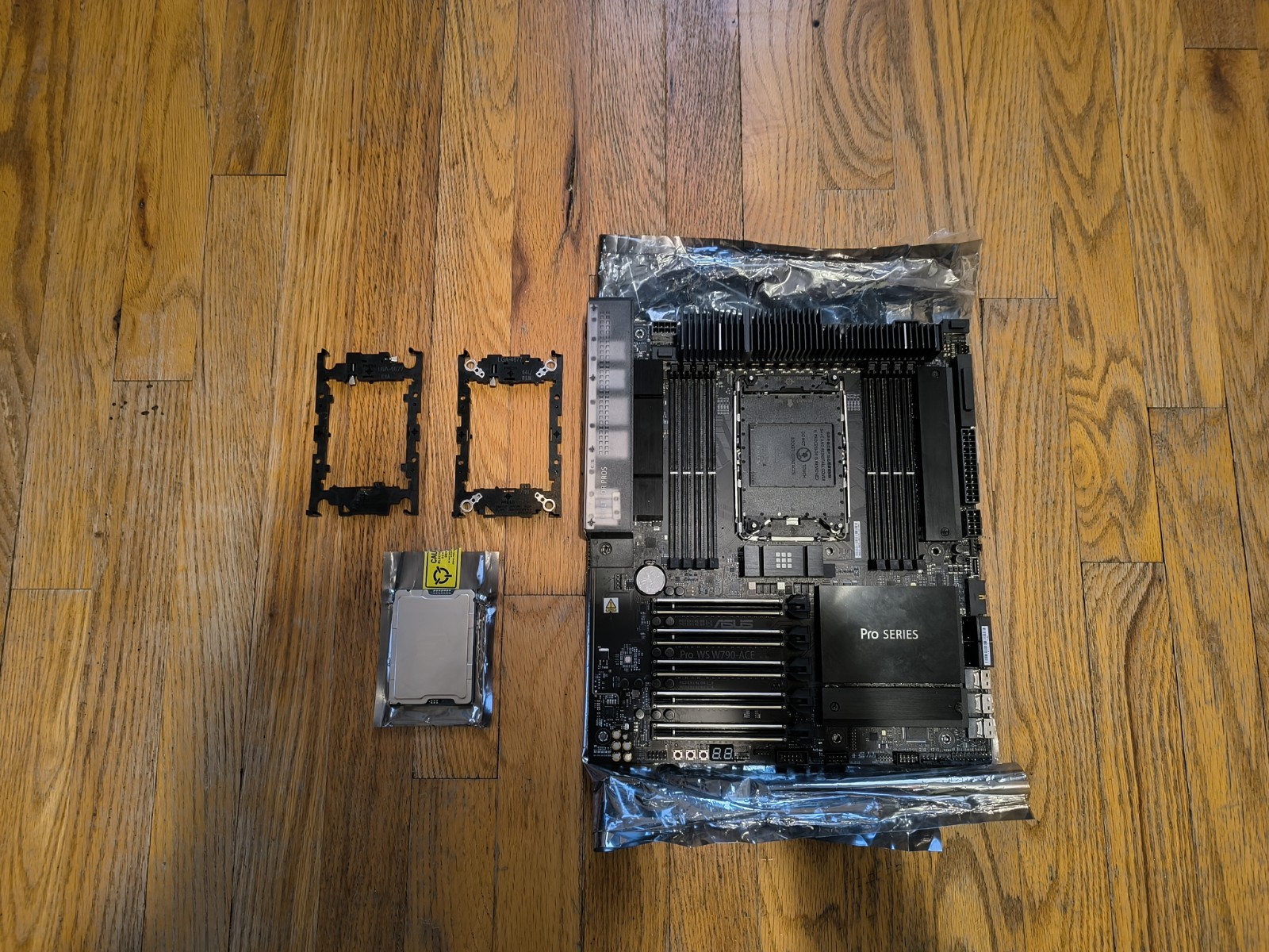 ASUS Pro WS W790-ACE LGA 4677 CEB Workstation Motherboard + Xeon QYFP AS-IS ASUS Pro WS W790-ACE LGA 4677 CEB Workstation Motherboard + Xeon QYFP AS-IS