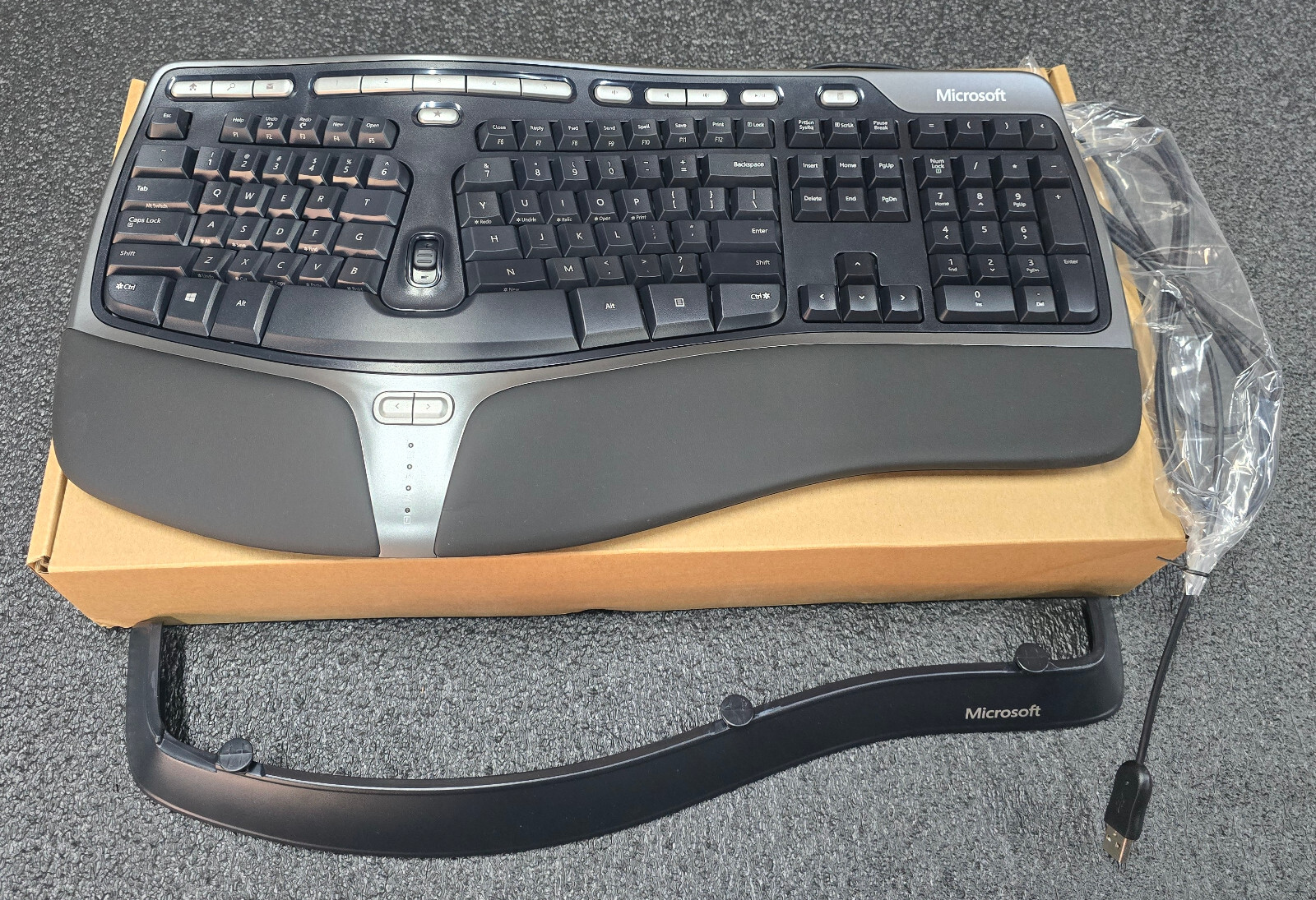 Microsoft Natural Ergonomic 4000 Wired Keyboard Model 1048 Black Microsoft Natural Ergonomic 4000 Wired Keyboard Model 1048 Black