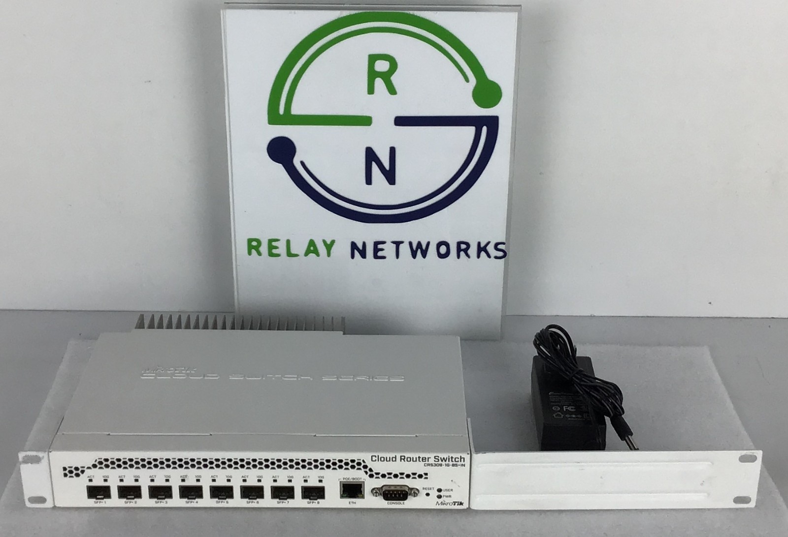 MikroTik CRS309-1G-8S+IN fanless Switch 1x GB RJ45 8x 10Gbps SFP+ 1x Pwr adapter MikroTik CRS309-1G-8S+IN fanless Switch 1x GB RJ45 8x 10Gbps SFP+ 1x Pwr adapter