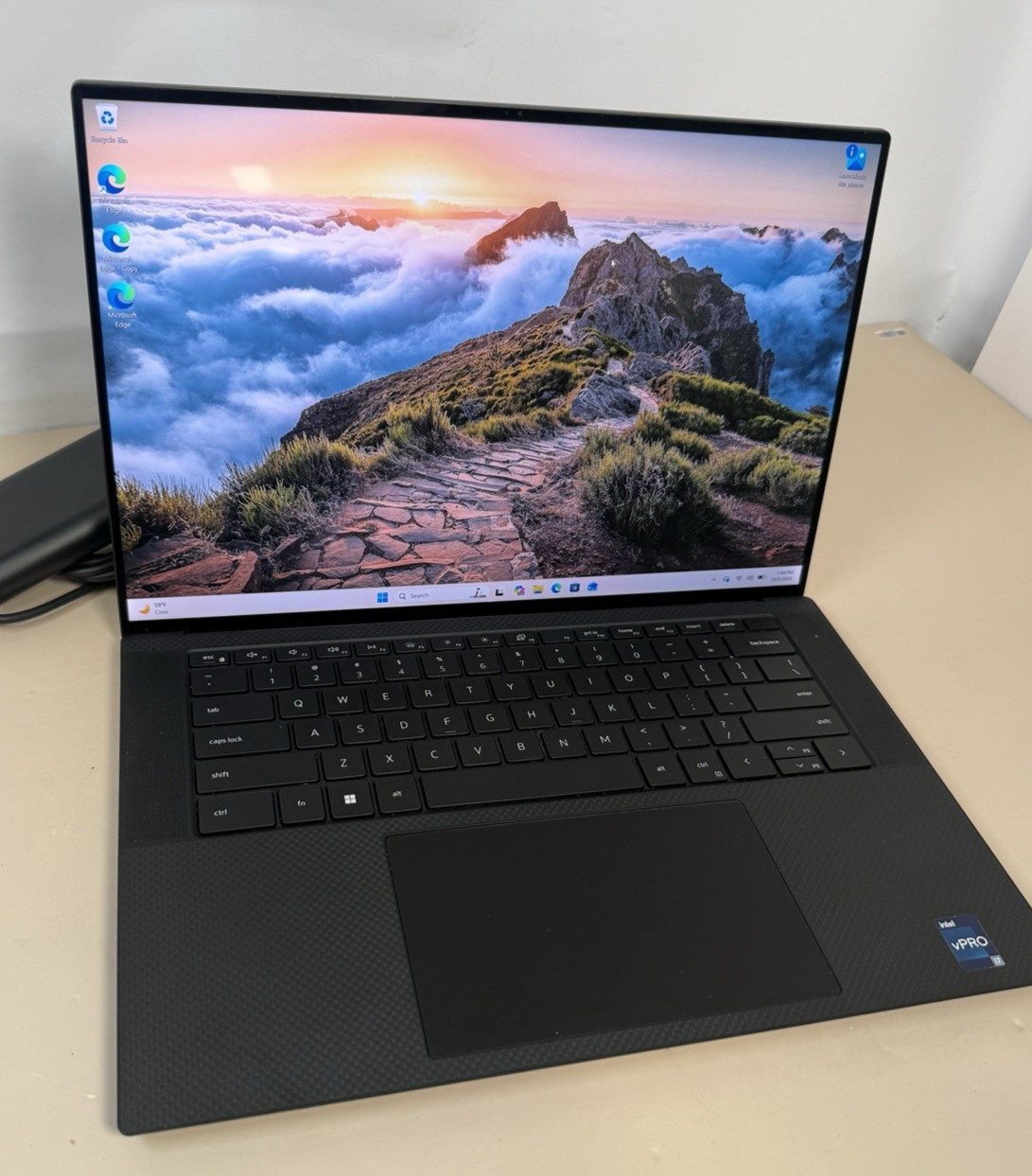 Dell Precision 5570 15.6 Dell Precision 5570 15.6
