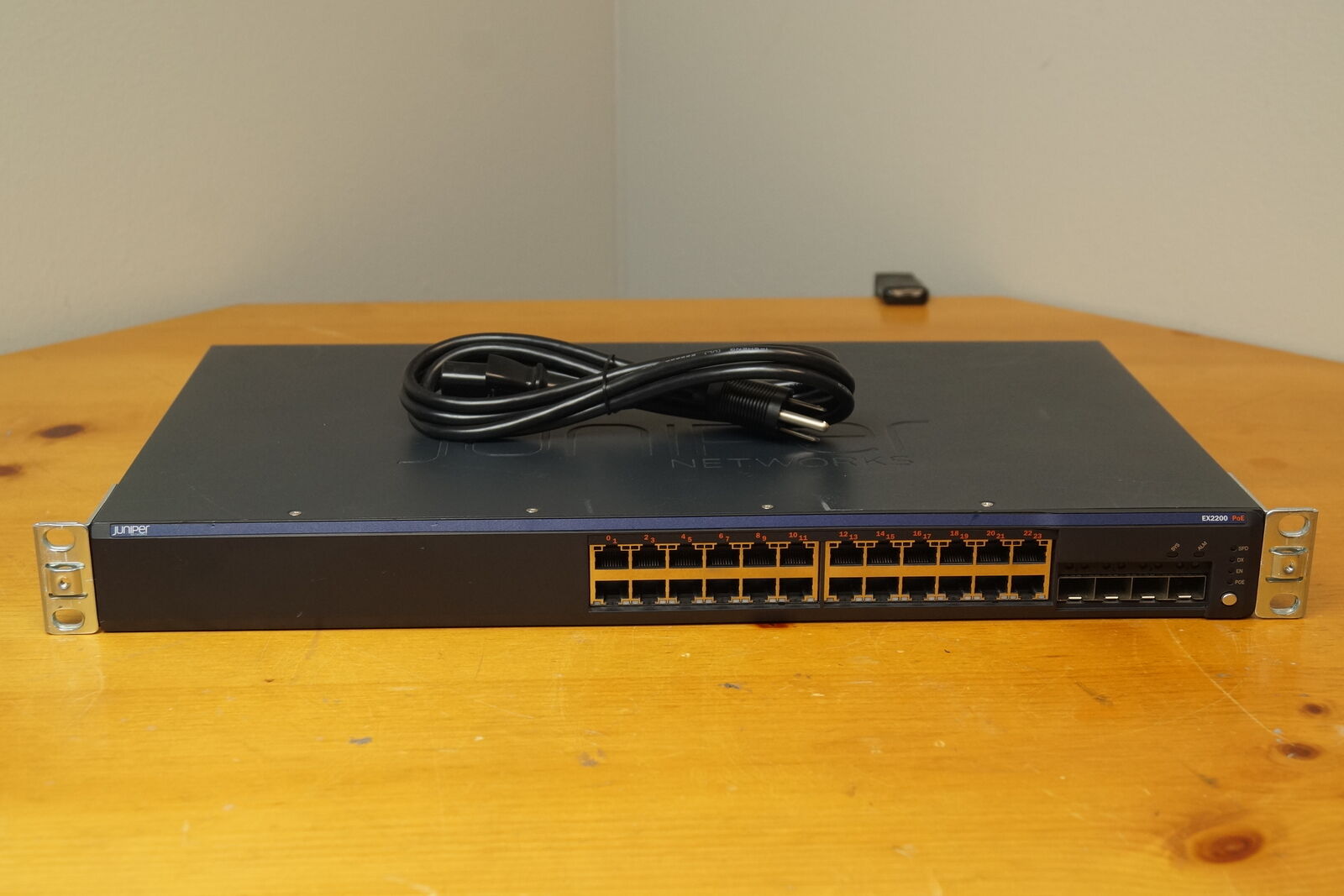 Juniper EX2200-24P-4G 24-Port Gigabit Ethernet PoE+ & 4-Port SFP Network Switch