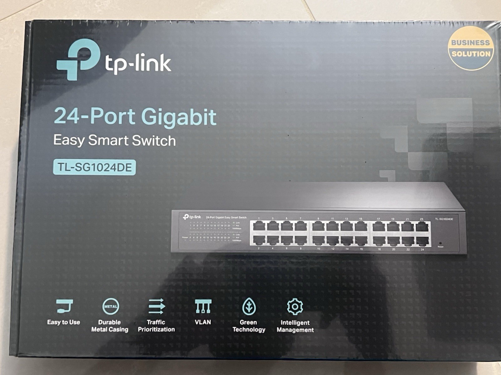 TP-Link TL-SG1024DE 24 Port Gigabit Easy Smart Switch with Power Cables TP-Link TL-SG1024DE 24 Port Gigabit Easy Smart Switch with Power Cables