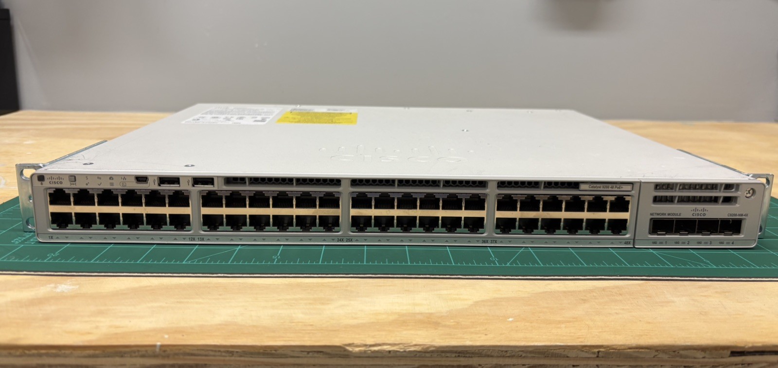 Cisco C9200-48P-A 48-Port PoE+ Switch C9200-NM-4X Good (Z3E2)