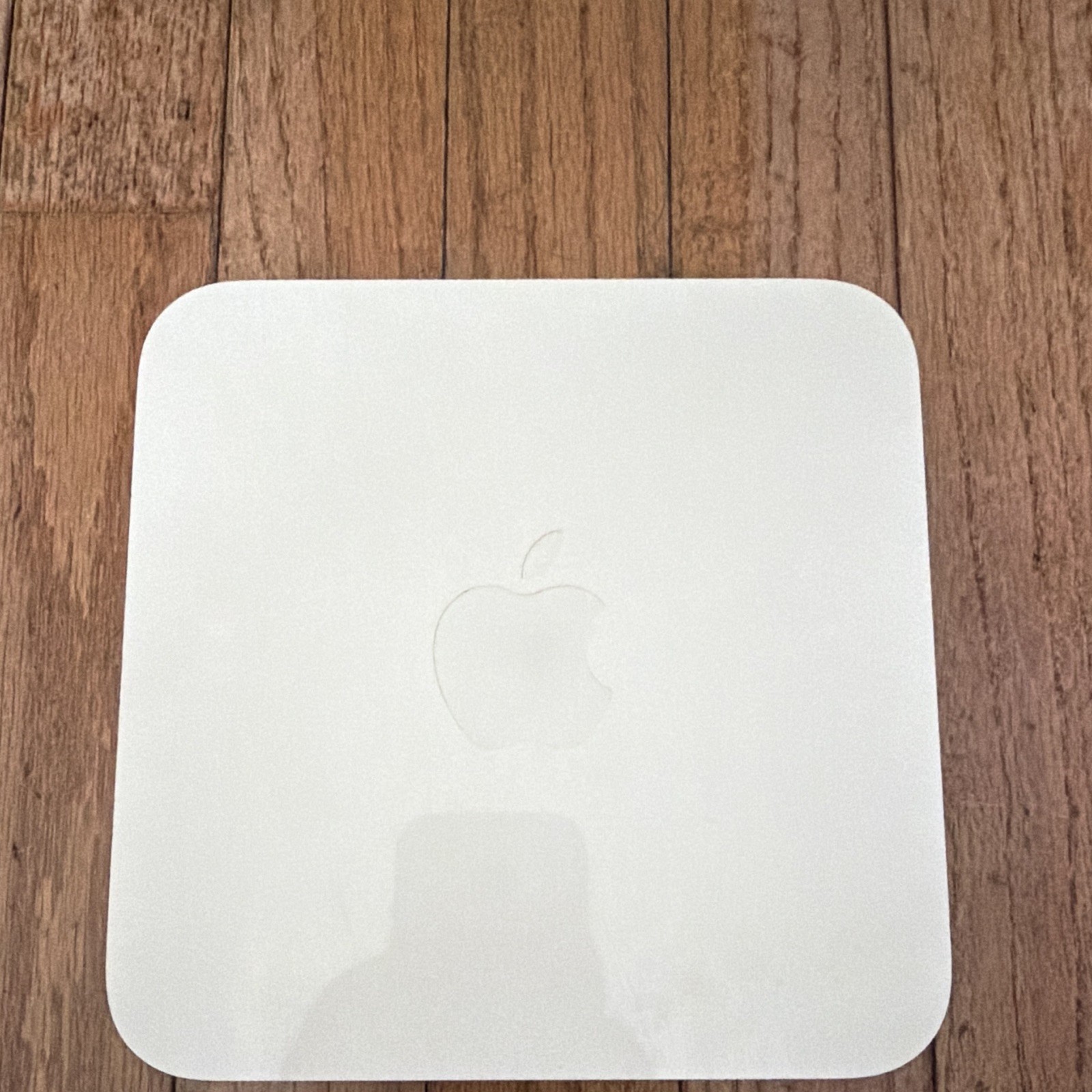 Apple AirPort Extreme Base Station A1354 White Ethernet Connectivity Apple AirPort Extreme Base Station A1354 White Ethernet Connectivity