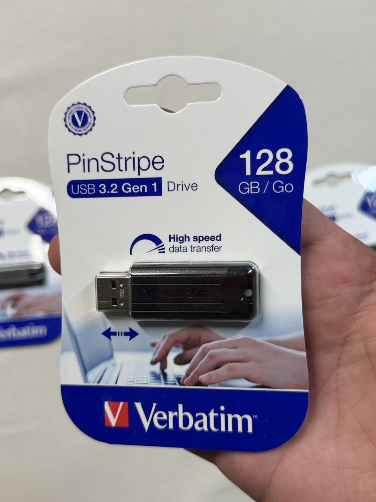 Verbatim PinStripe 128GB USB 3.0 Flash Drive 49319 Verbatim PinStripe 128GB USB 3.0 Flash Drive 49319