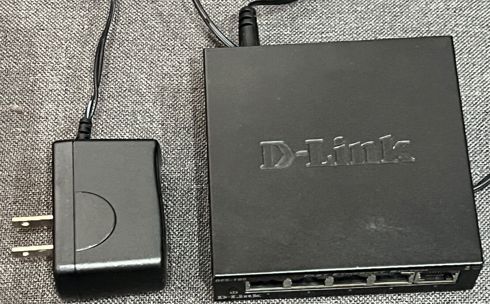 D-Link  DES (DES-105) 5-Ports External Switch - Used