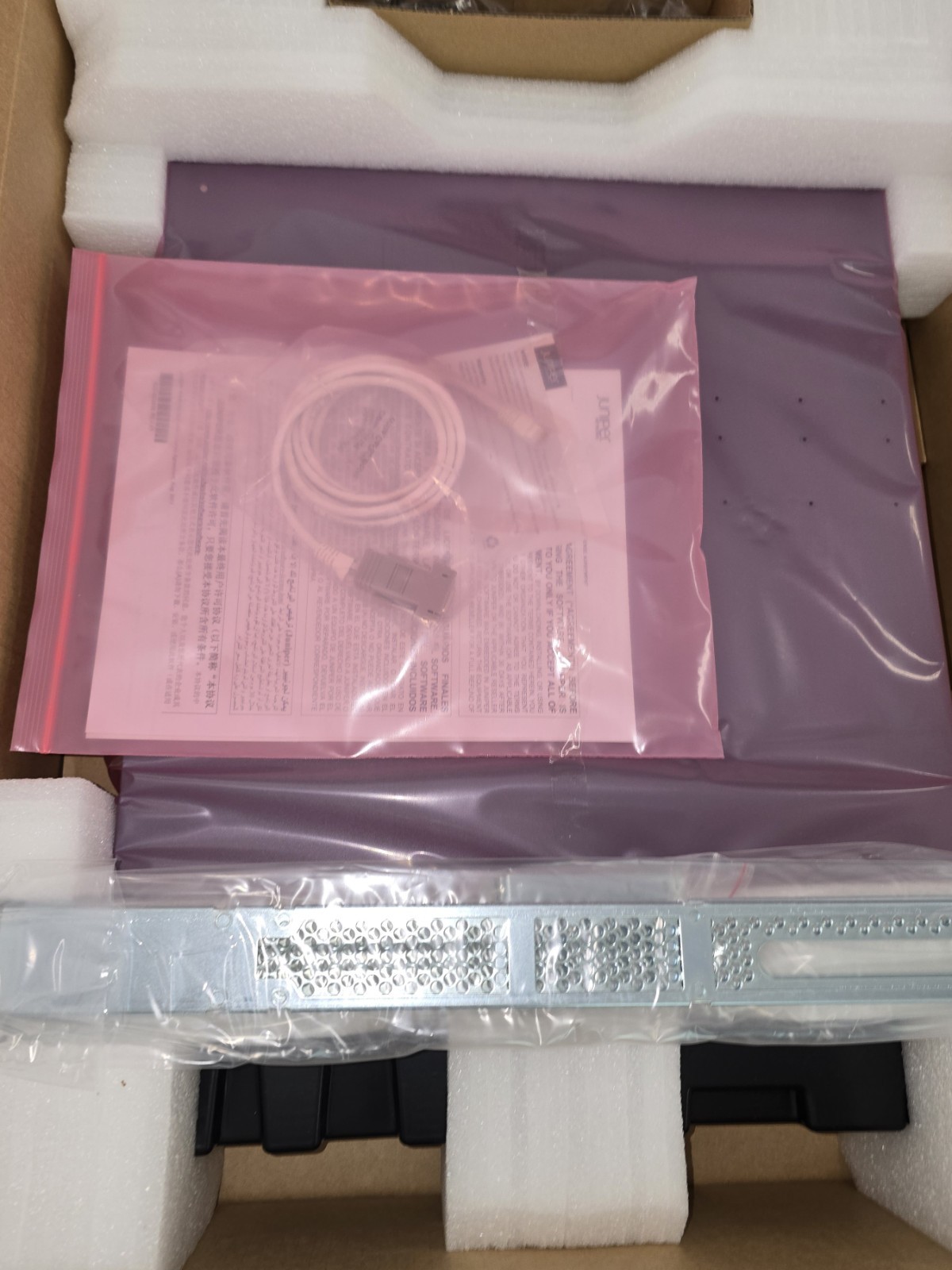 Juniper QFX5100-48T-AFO 48-port 1G/10G RJ-45 ports 6 QSFP ports