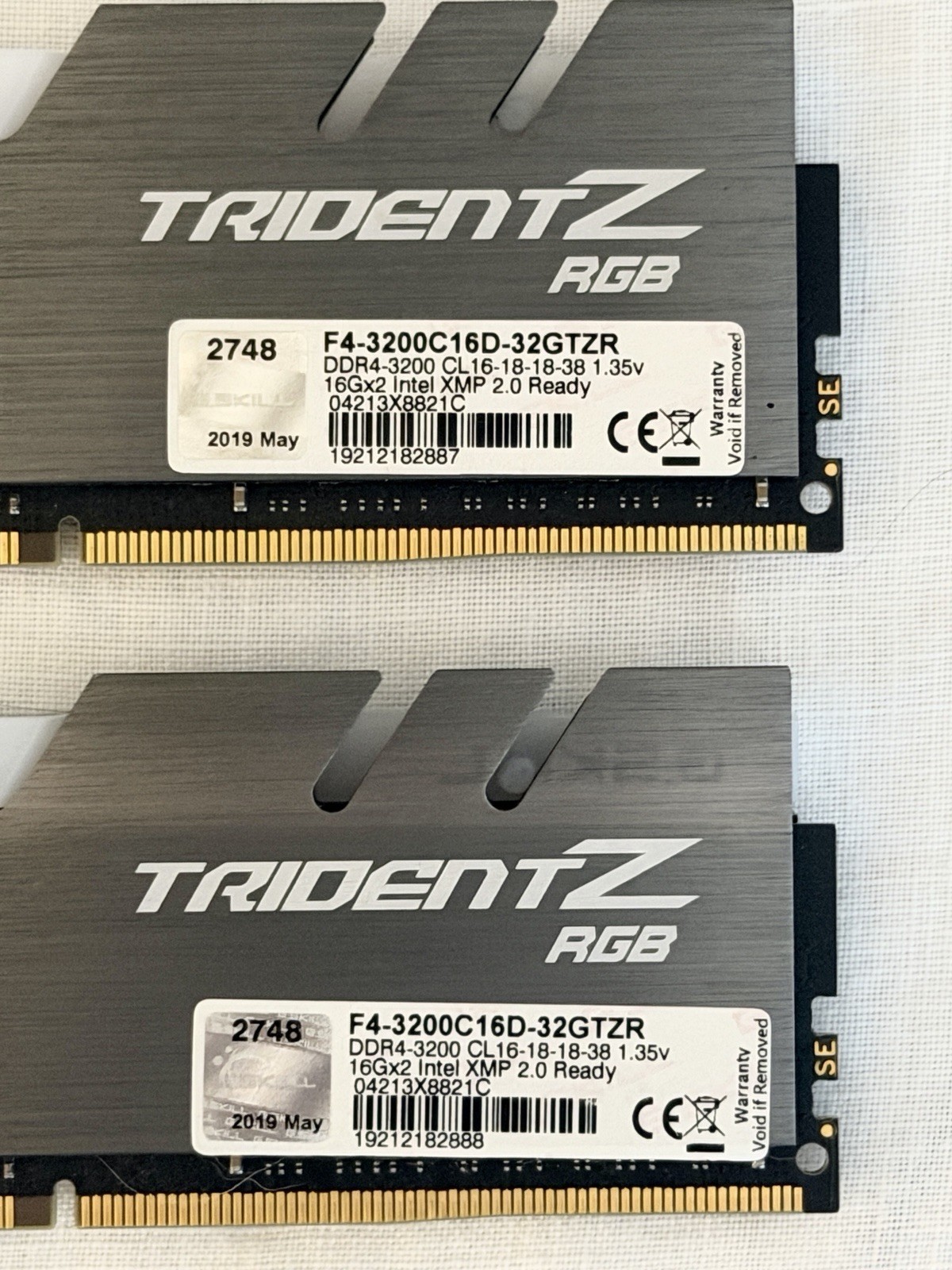 G.SKILL Trident Z RGB 32GB (2x16GB) DDR4-3200 CL14 DIMM F4-3200C14D-32GTZR