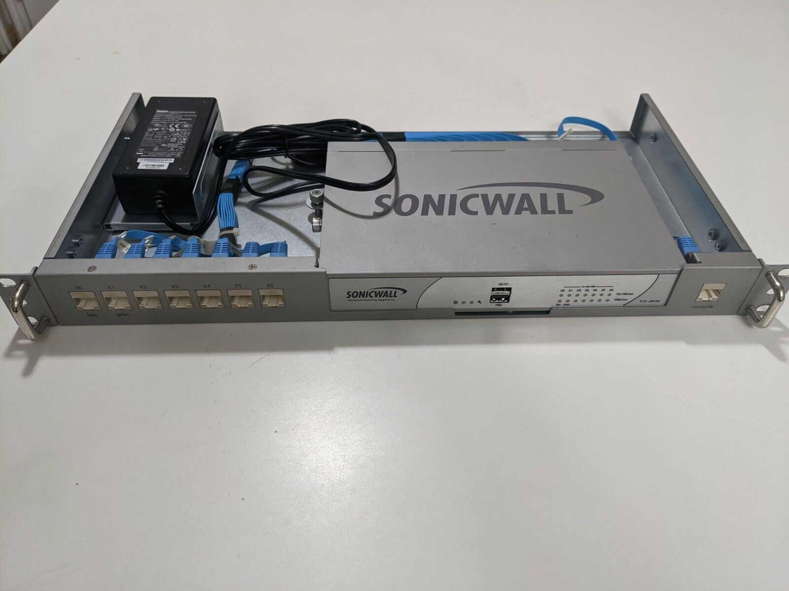 SonicWALL  TZ215 & NSA220 Series Mount Kit 110-000487-50