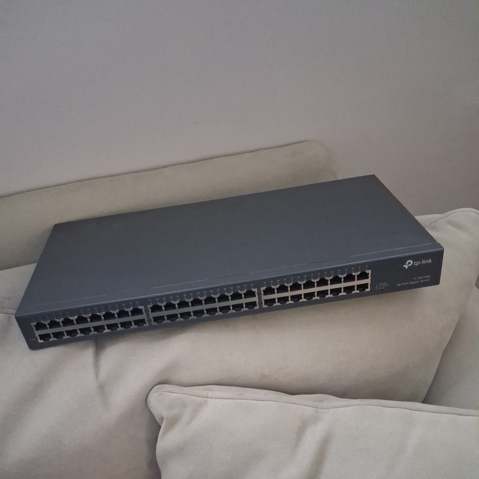 TP-Link 48 Port Gigabit Ethernet Unmanaged Switch (TL-SG1048), Clean Pull 