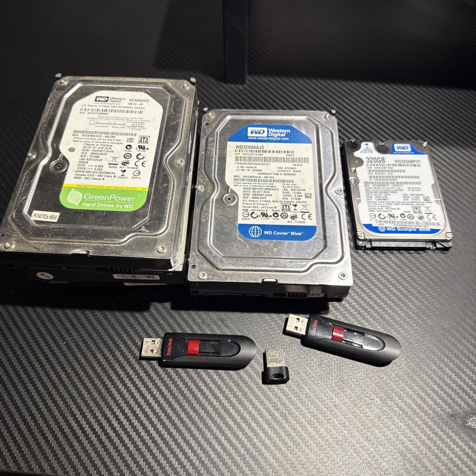 Lot Of 6 Hd And 3 Flash Drives Mixed Brands 3.5\ Lot Of 6 Hd And 3 Flash Drives Mixed Brands 3.5\